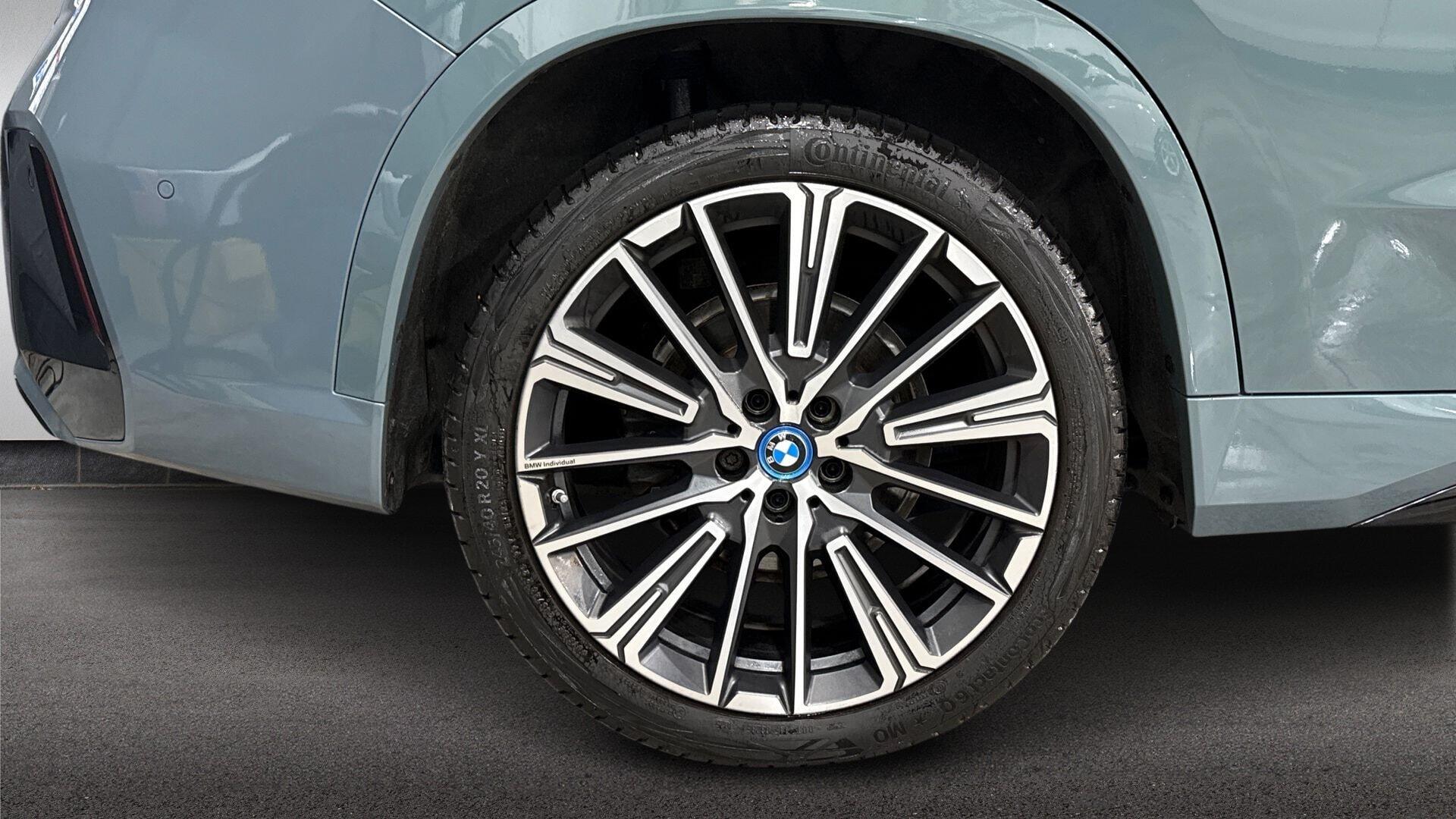 BMW iX1 view 14