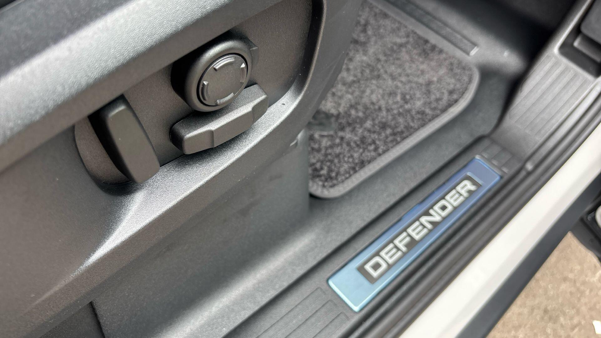 Land Rover Defender view 49