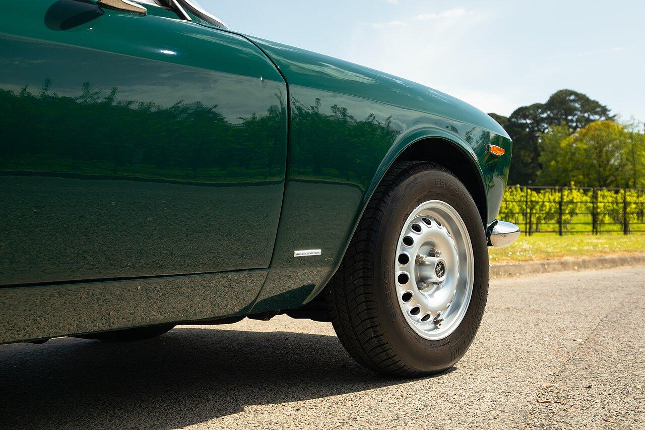 Alfa Romeo Giulia view 94