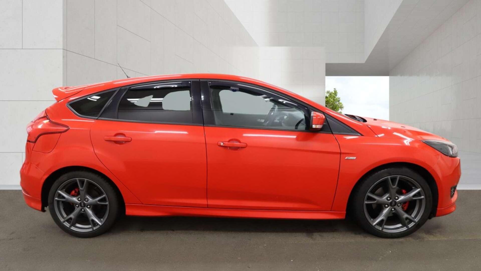 Ford Focus view 11