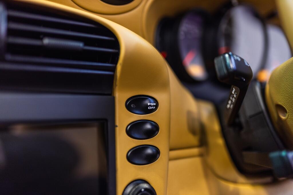 Porsche 911 view 25