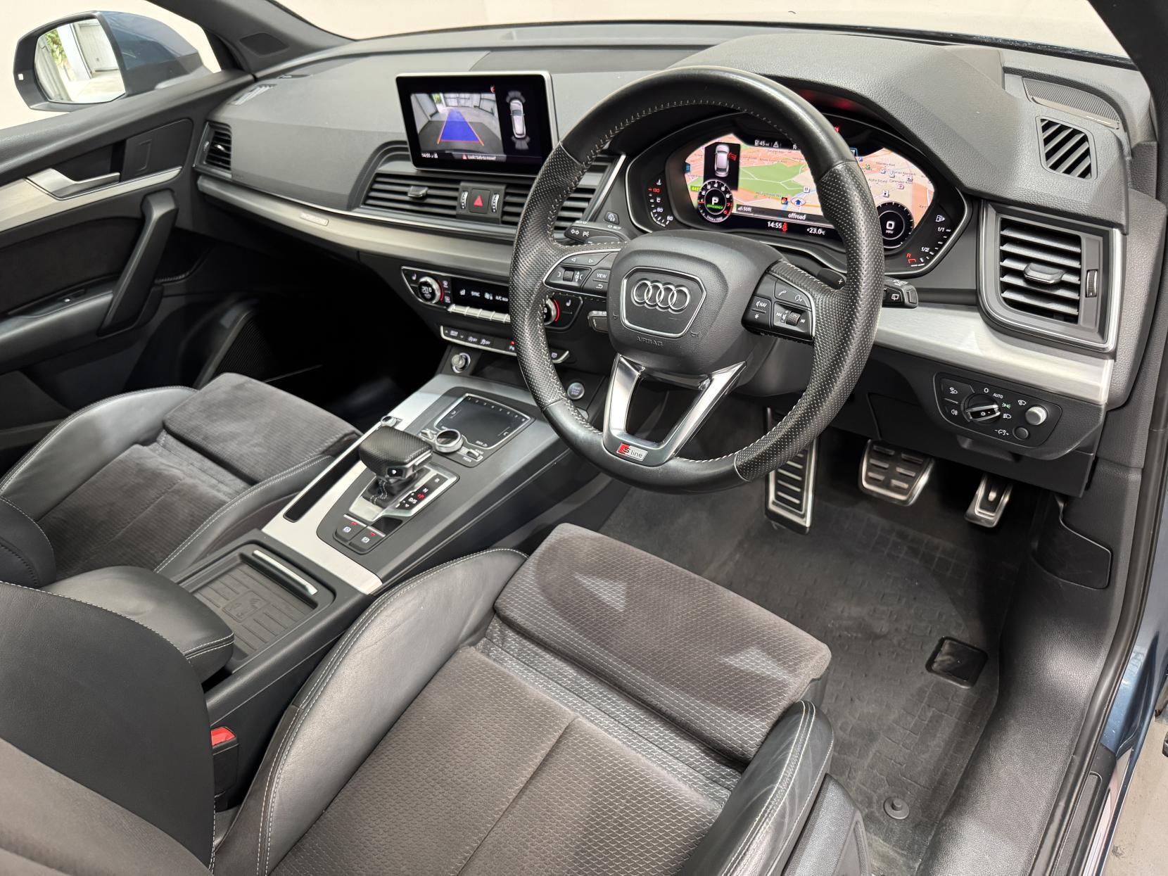Audi Q5 view 21