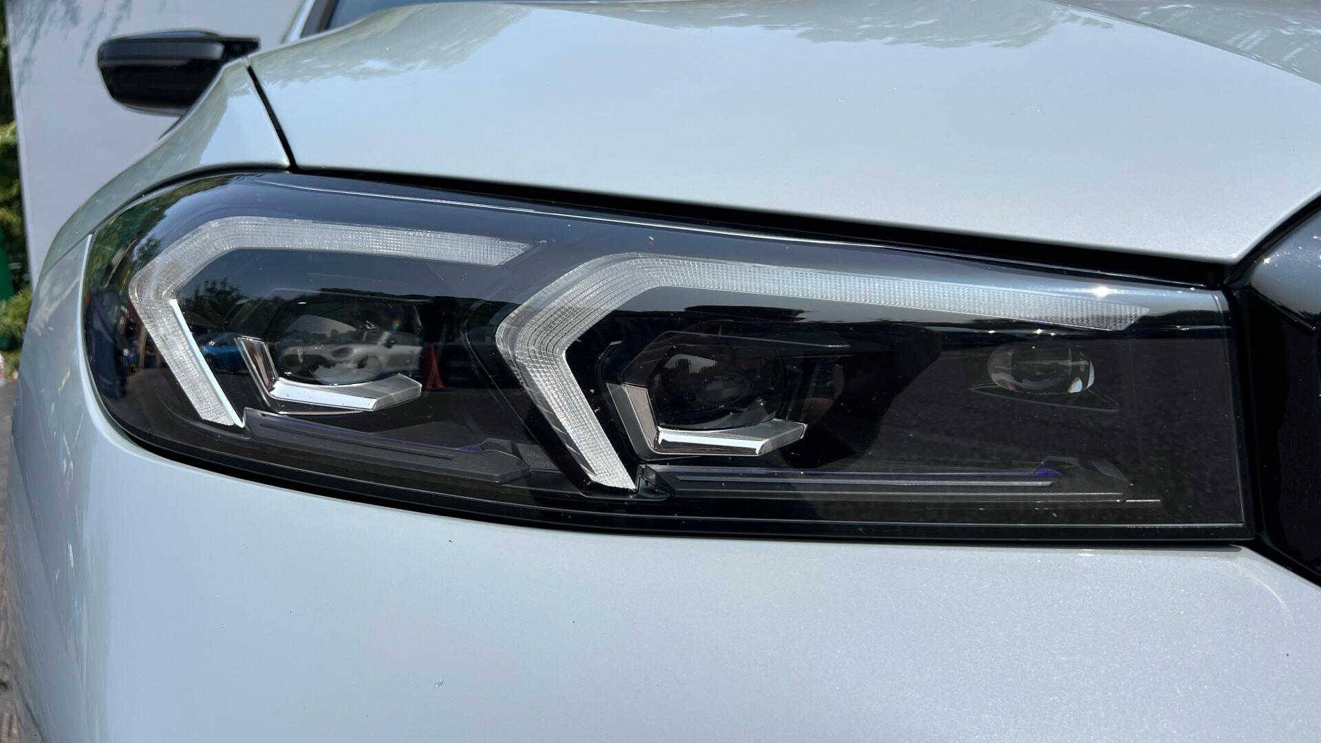 BMW 3 Series view 24