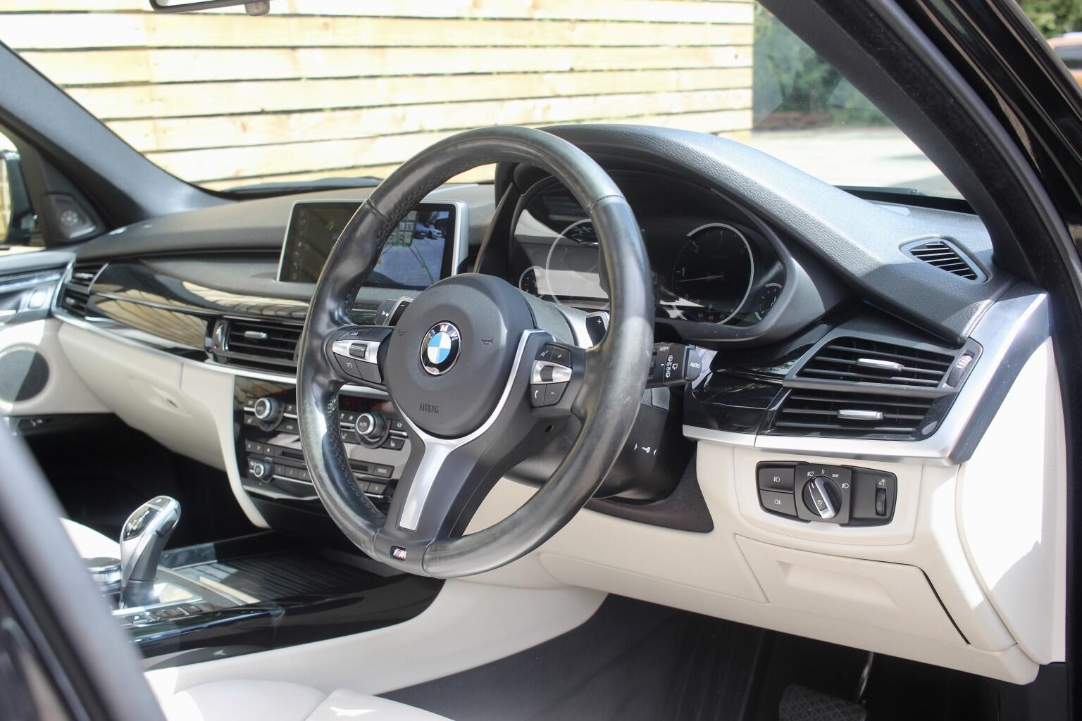 BMW X5 view 3