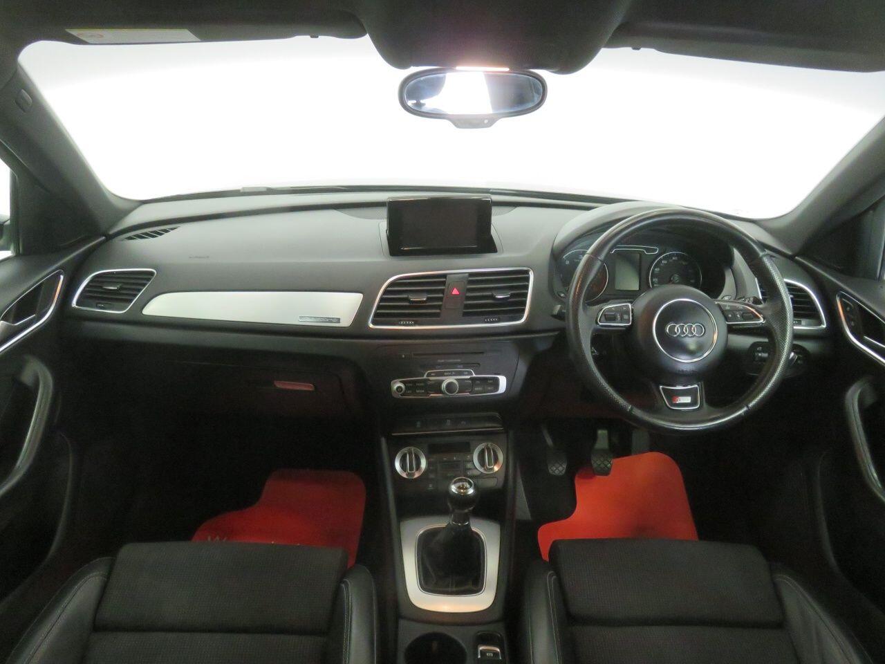 Audi Q3 view 29