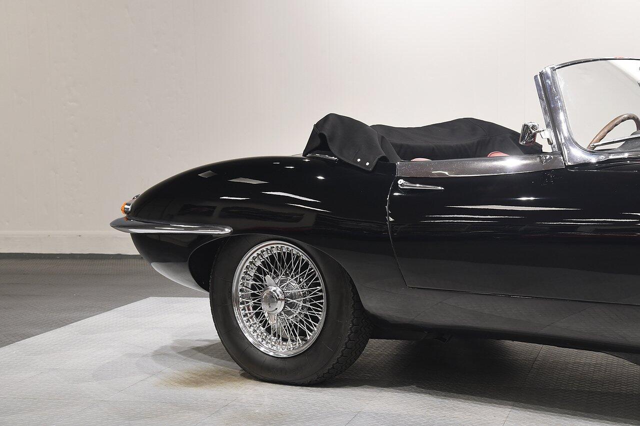 Jaguar E-Type view 31