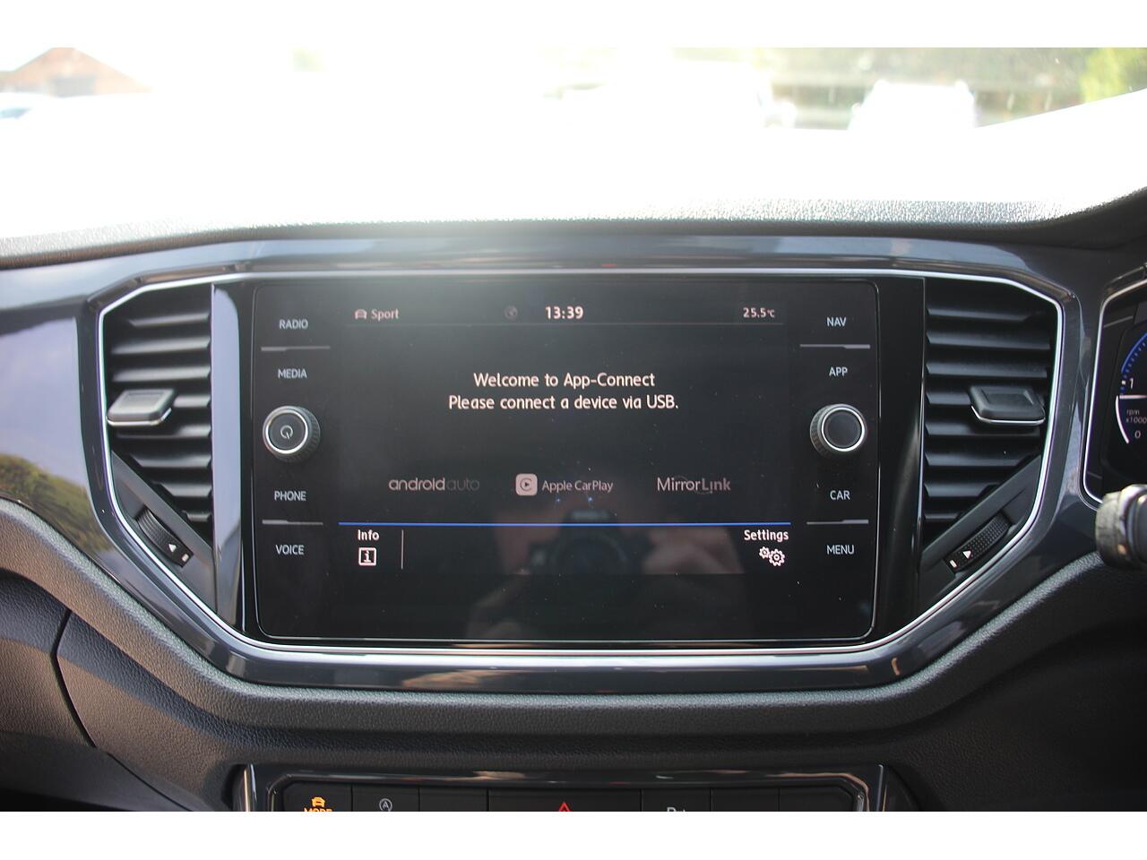 Volkswagen T-Roc view 25