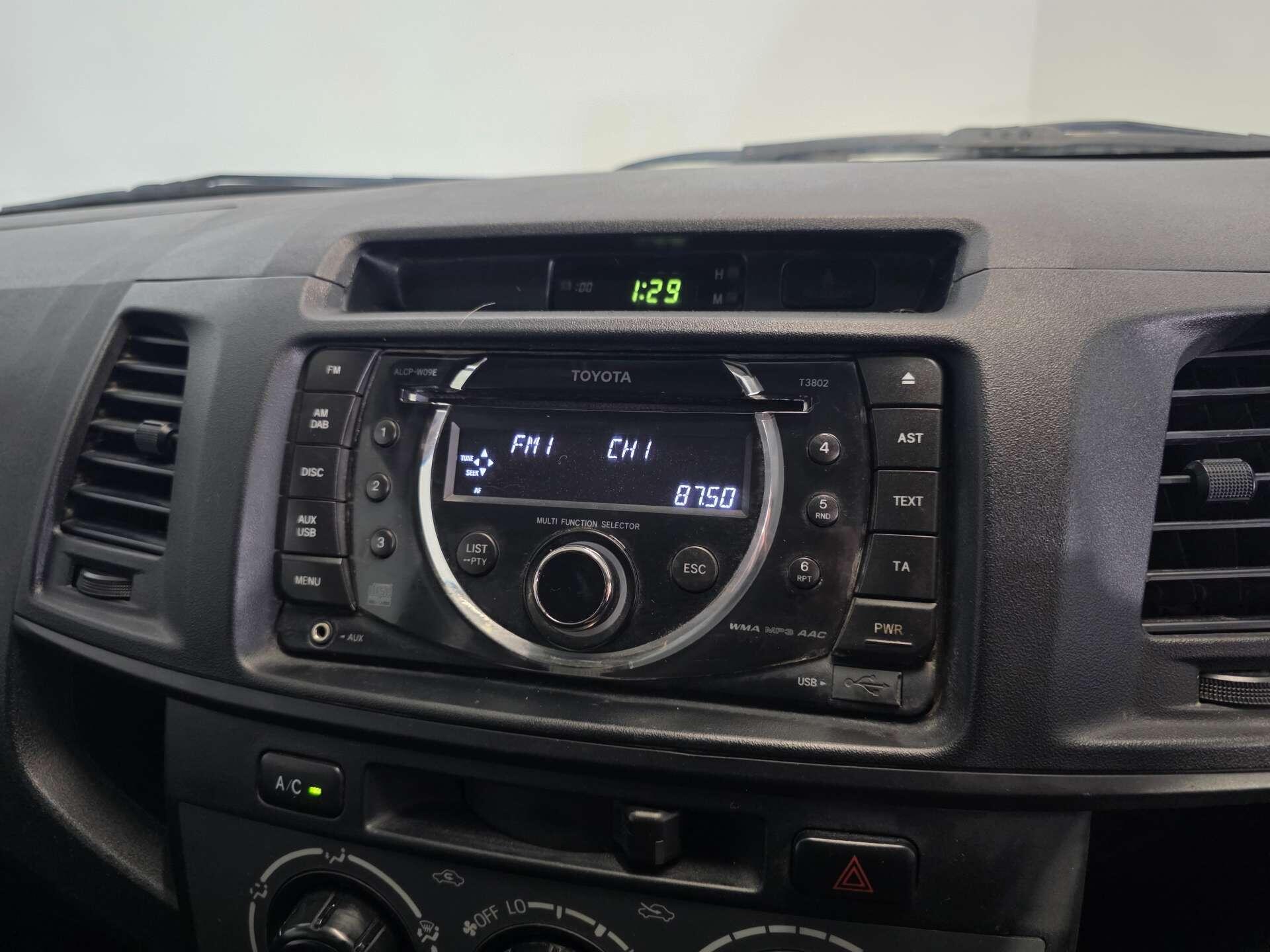 Toyota Hilux view 21