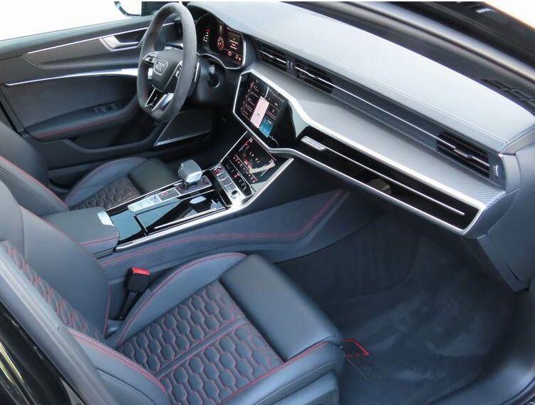Audi RS6 view 11