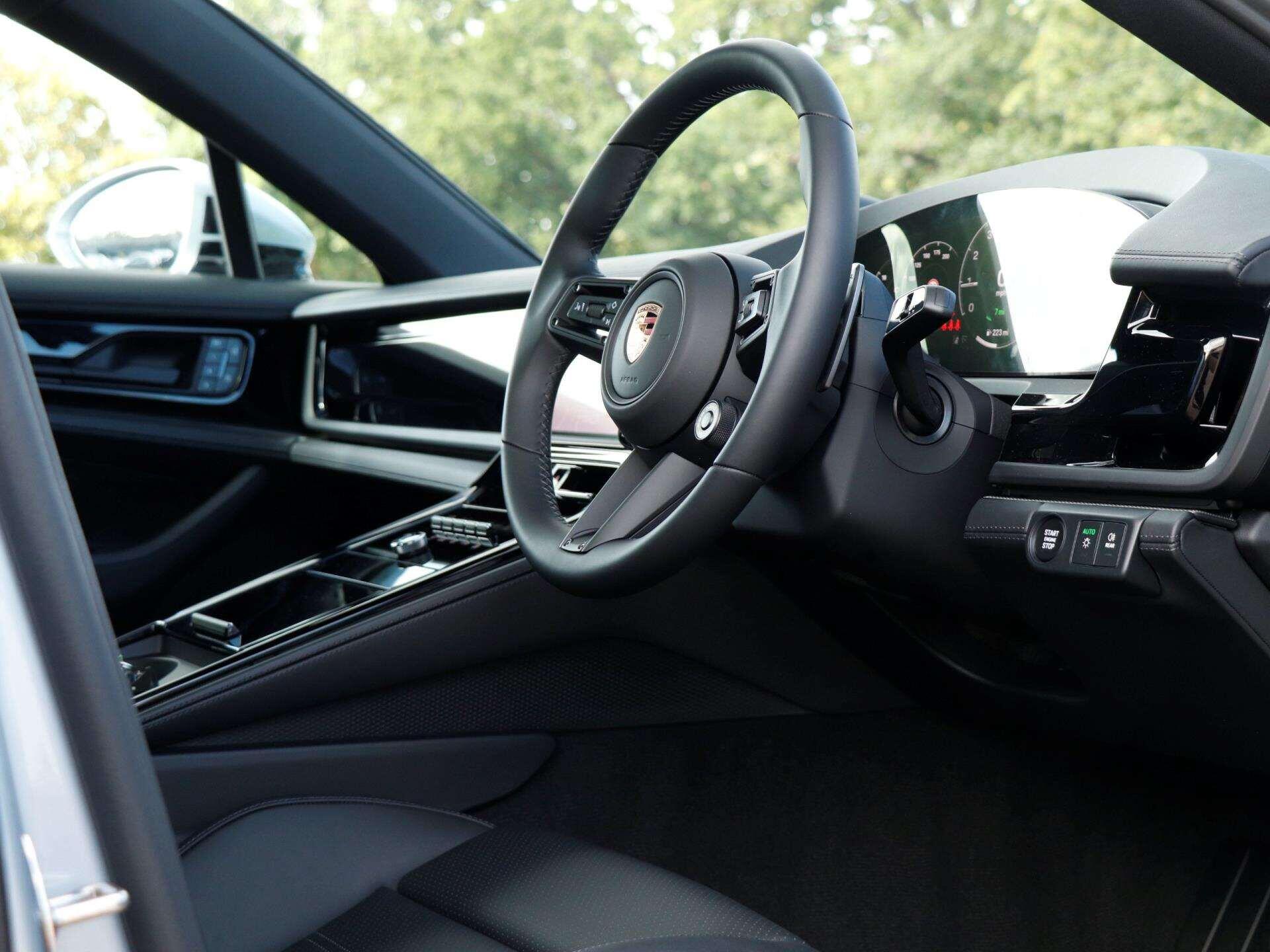 Porsche Panamera view 11