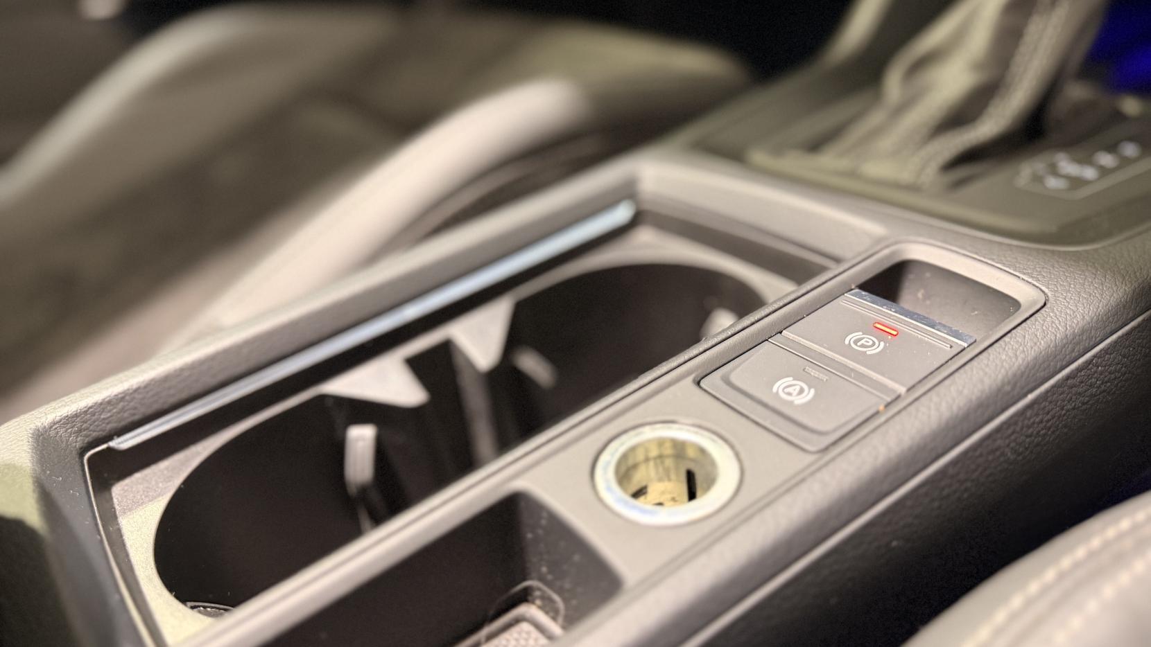 Audi Q3 view 19
