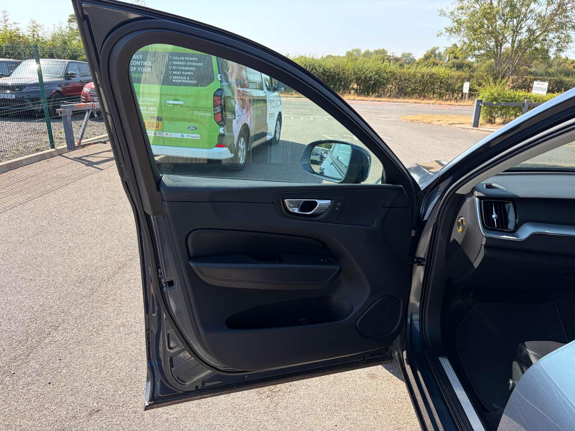 Volvo XC60 view 14