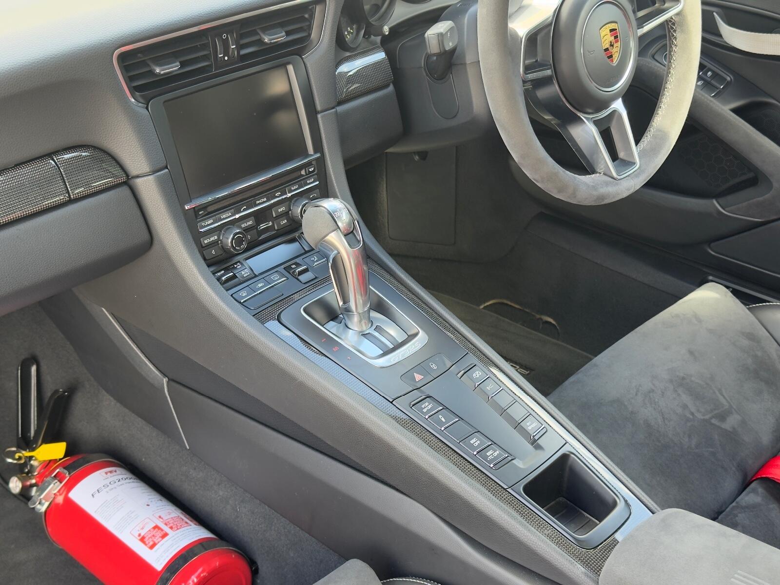 Porsche 911 view 30