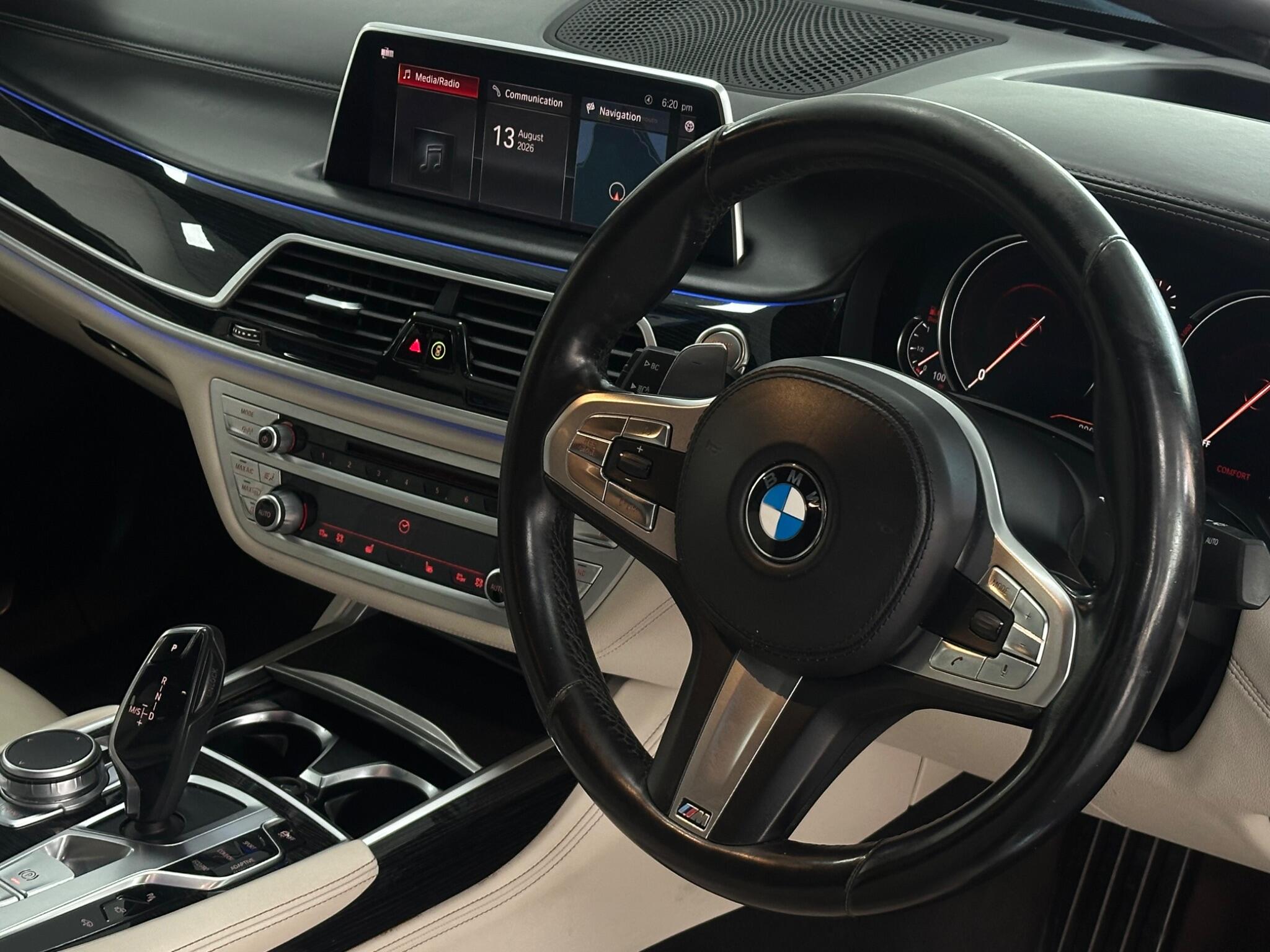 BMW 7 Series view 15