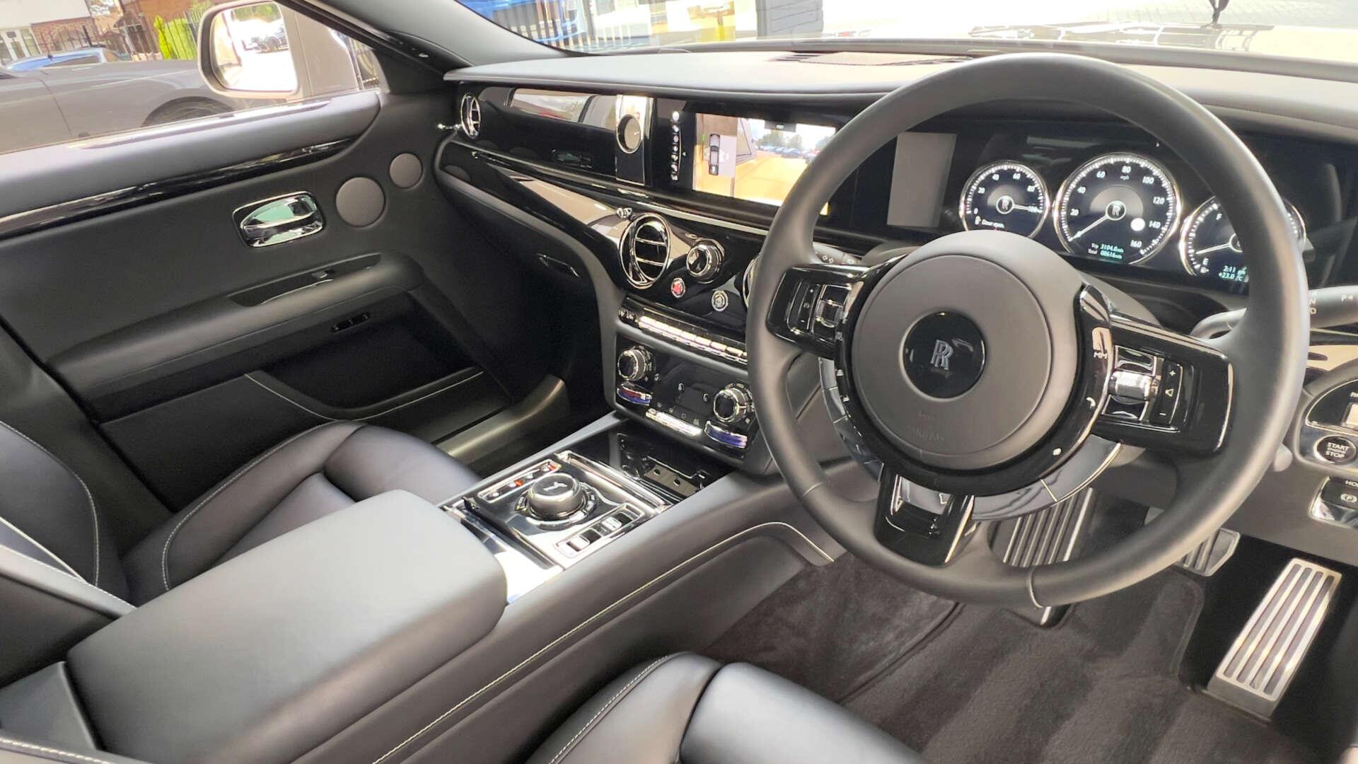 Rolls-Royce Ghost view 4