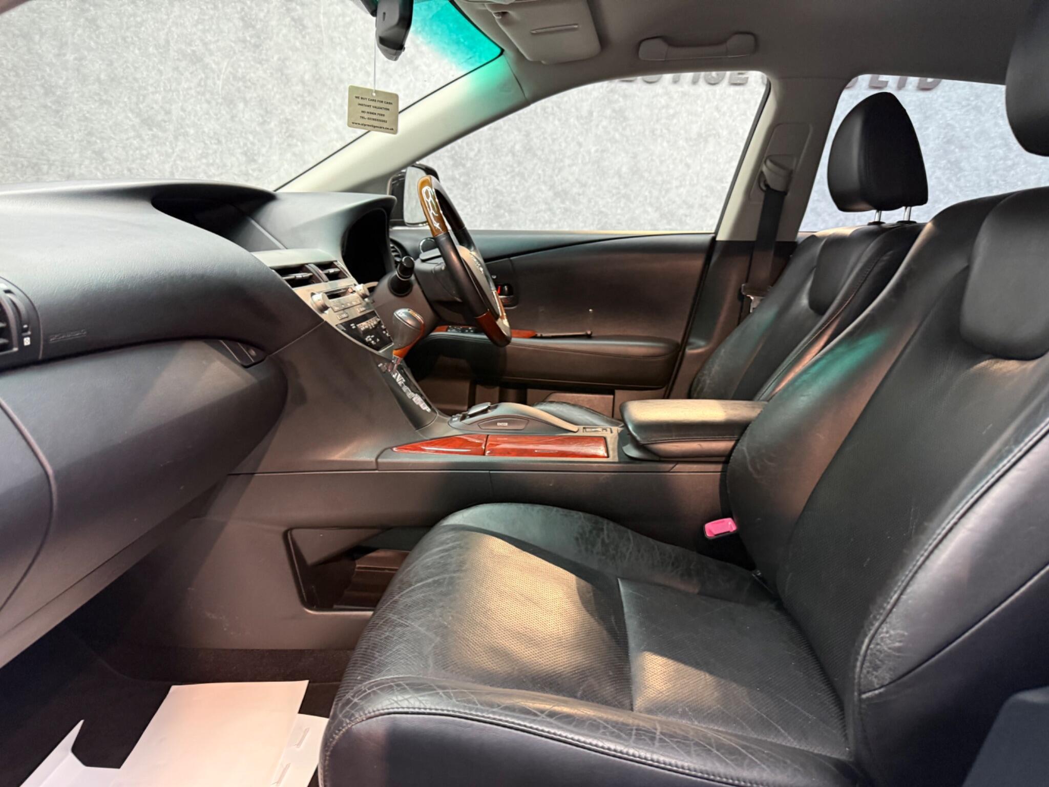 Lexus RX view 3