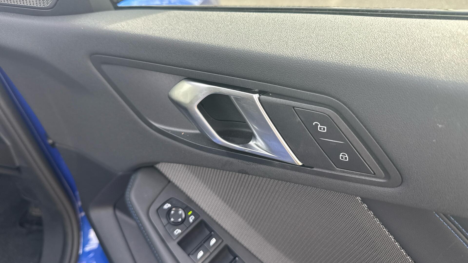 BMW 1 Series view 35