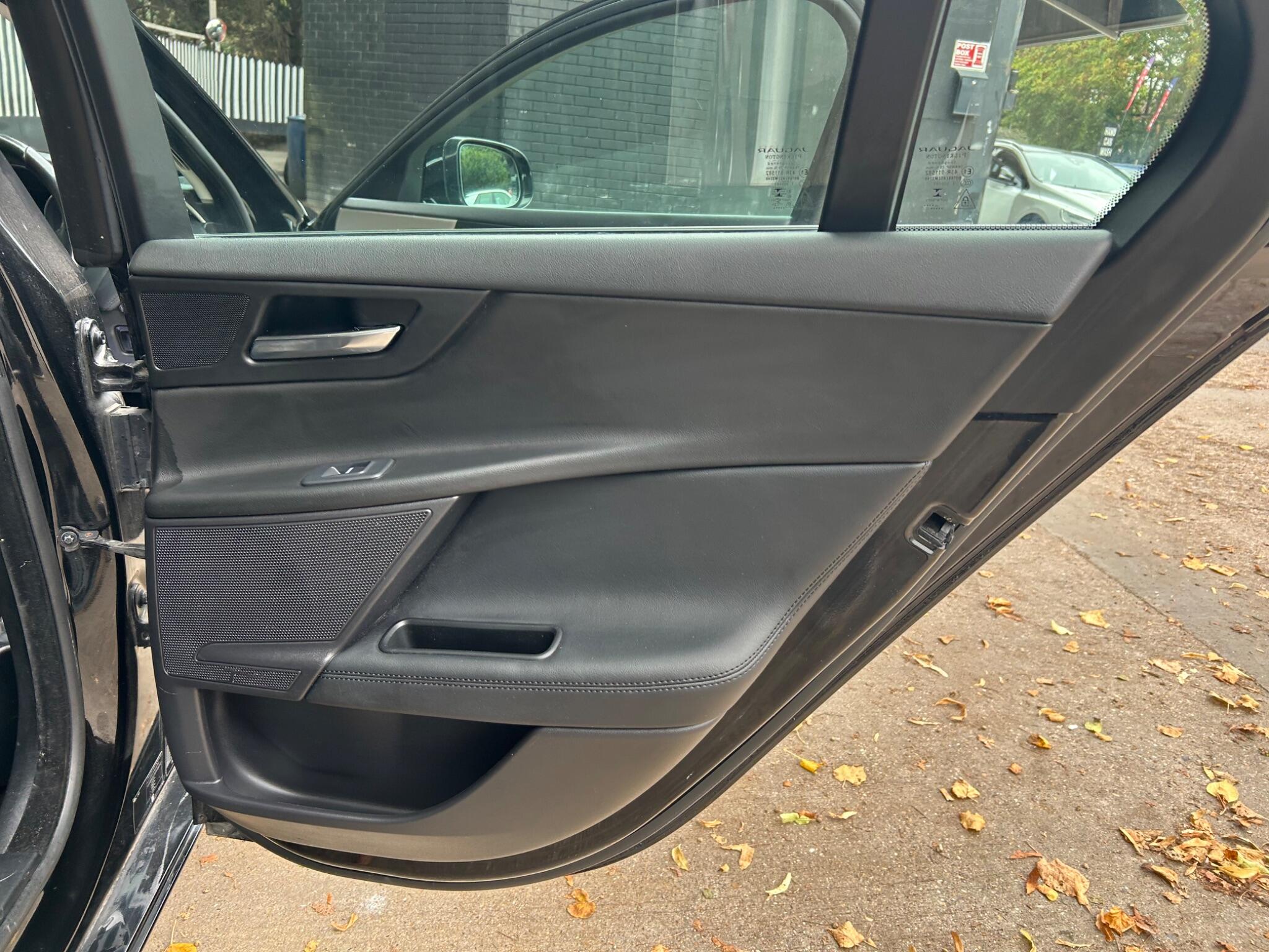 Jaguar Xe view 37