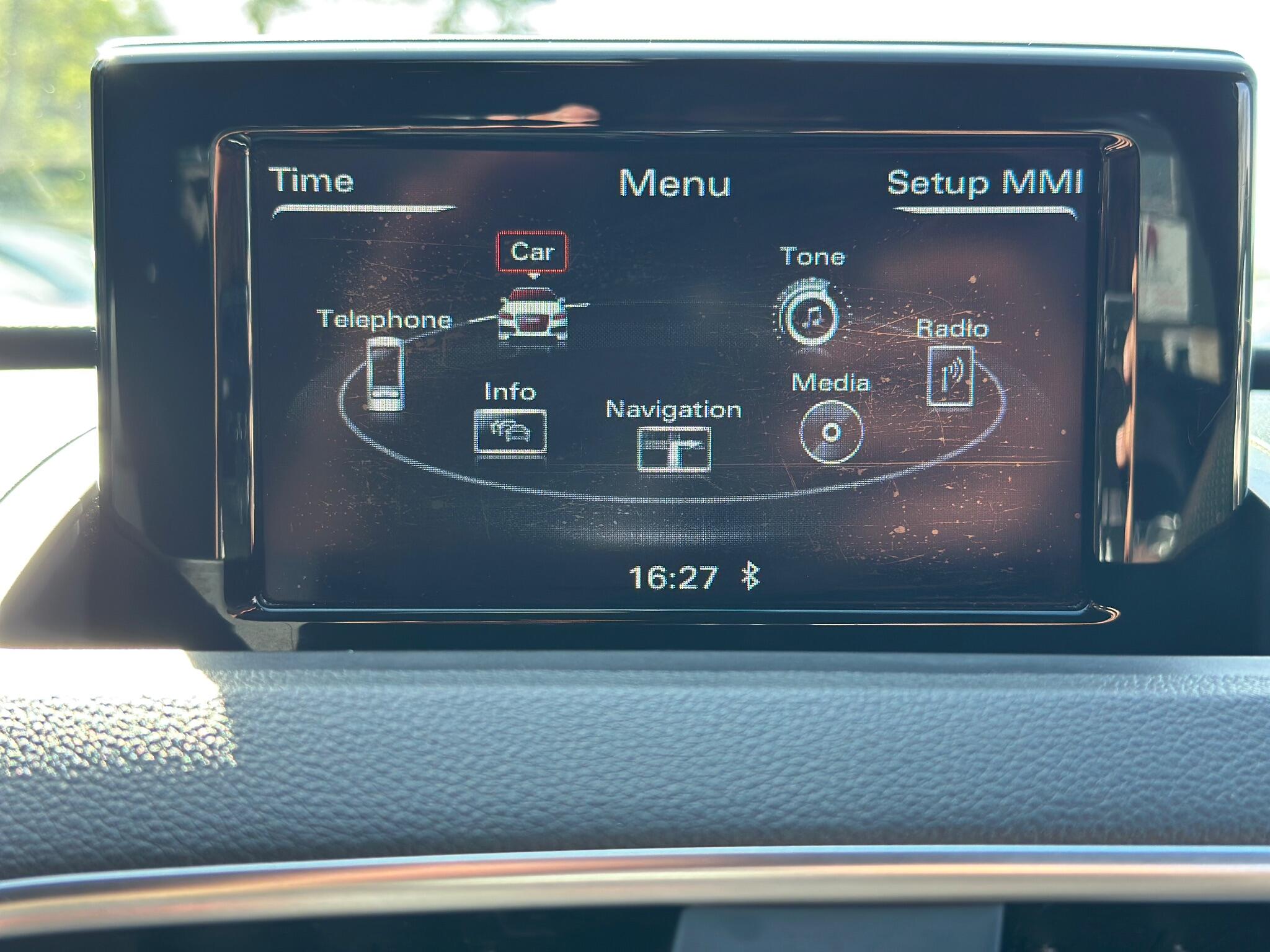 Audi Q3 view 43