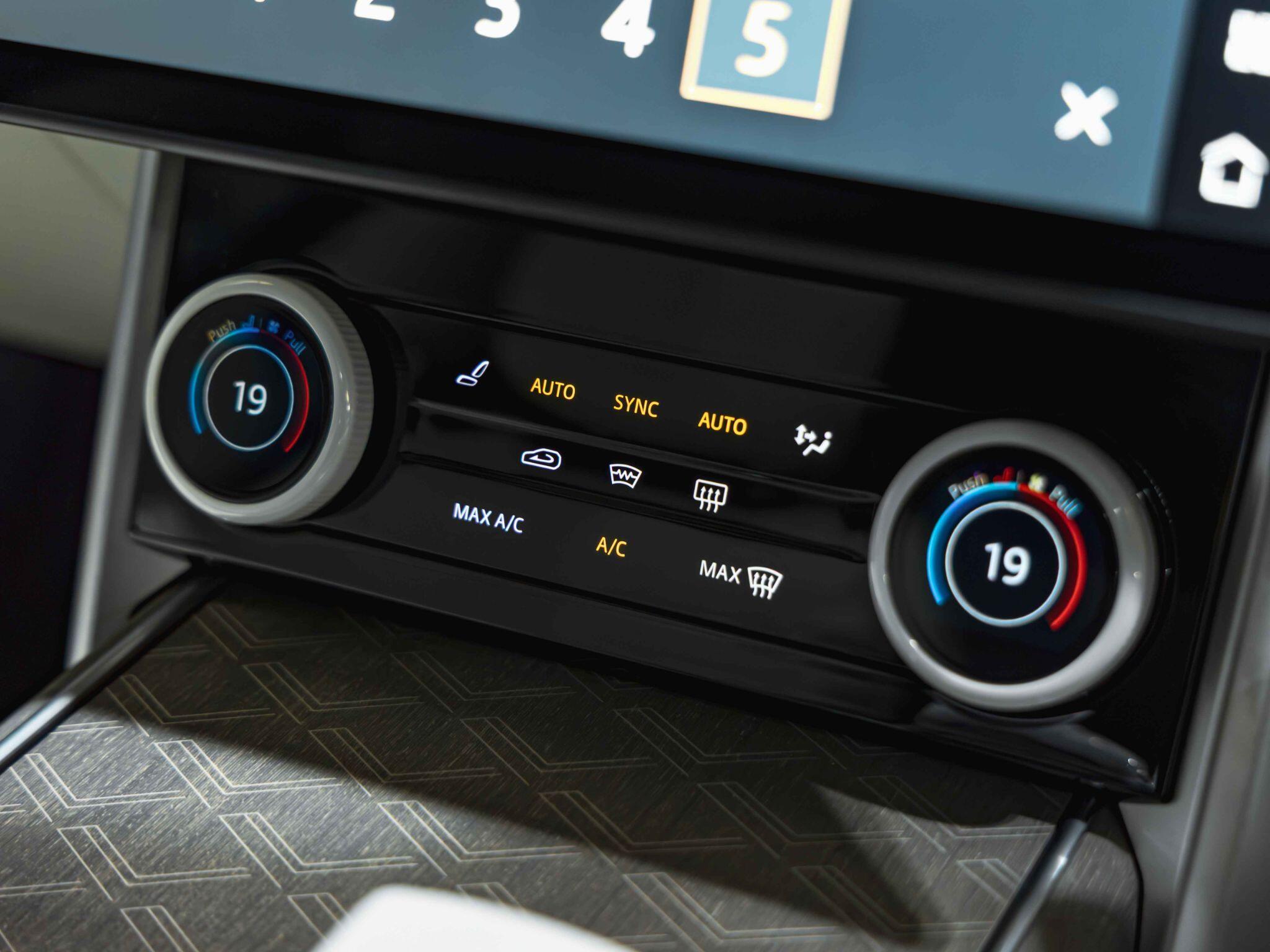 Land Rover Range Rover view 24