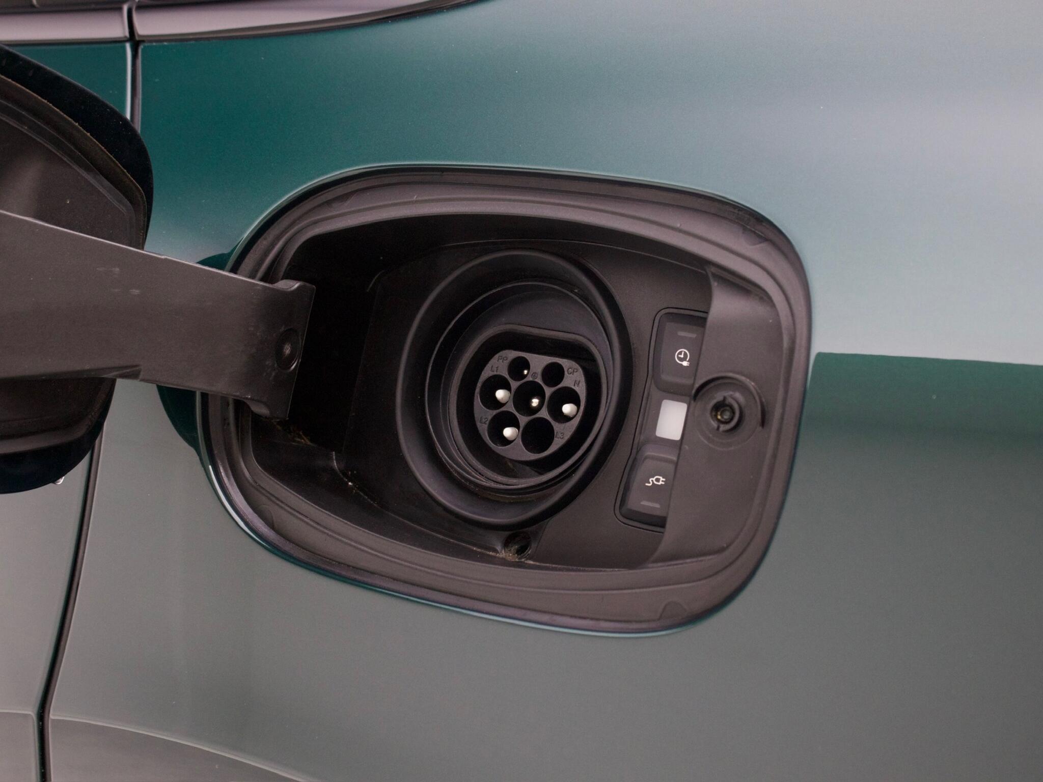 Porsche Cayenne view 23