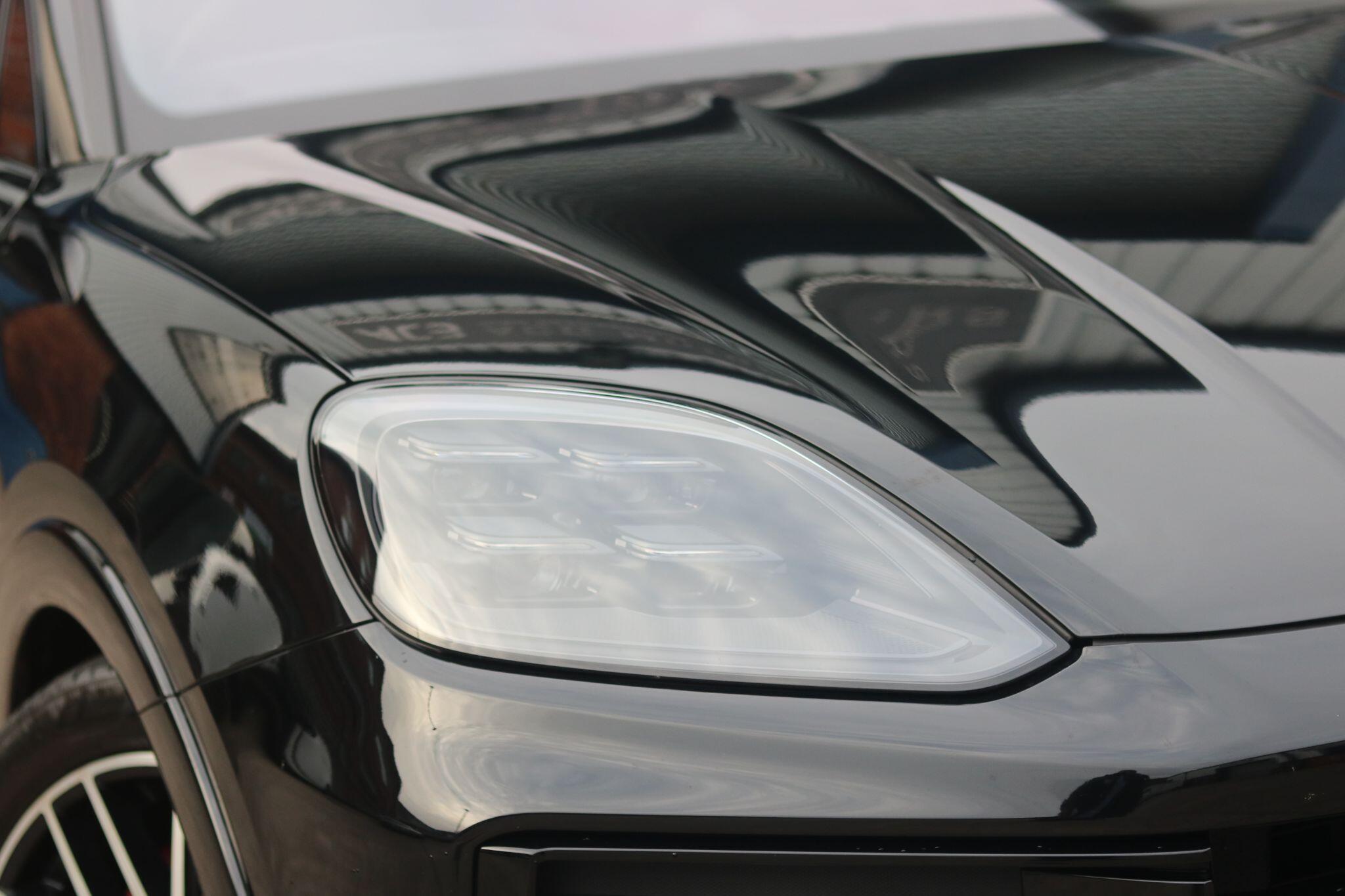 Porsche Cayenne view 11