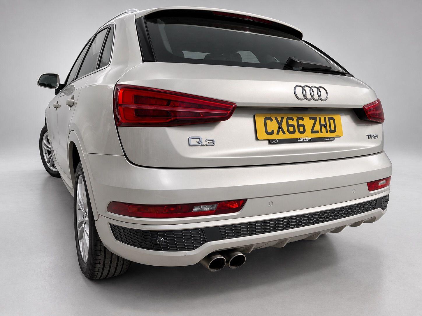 Audi Q3 view 10