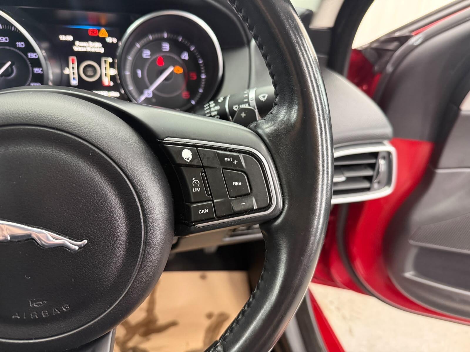 Jaguar Xe view 30