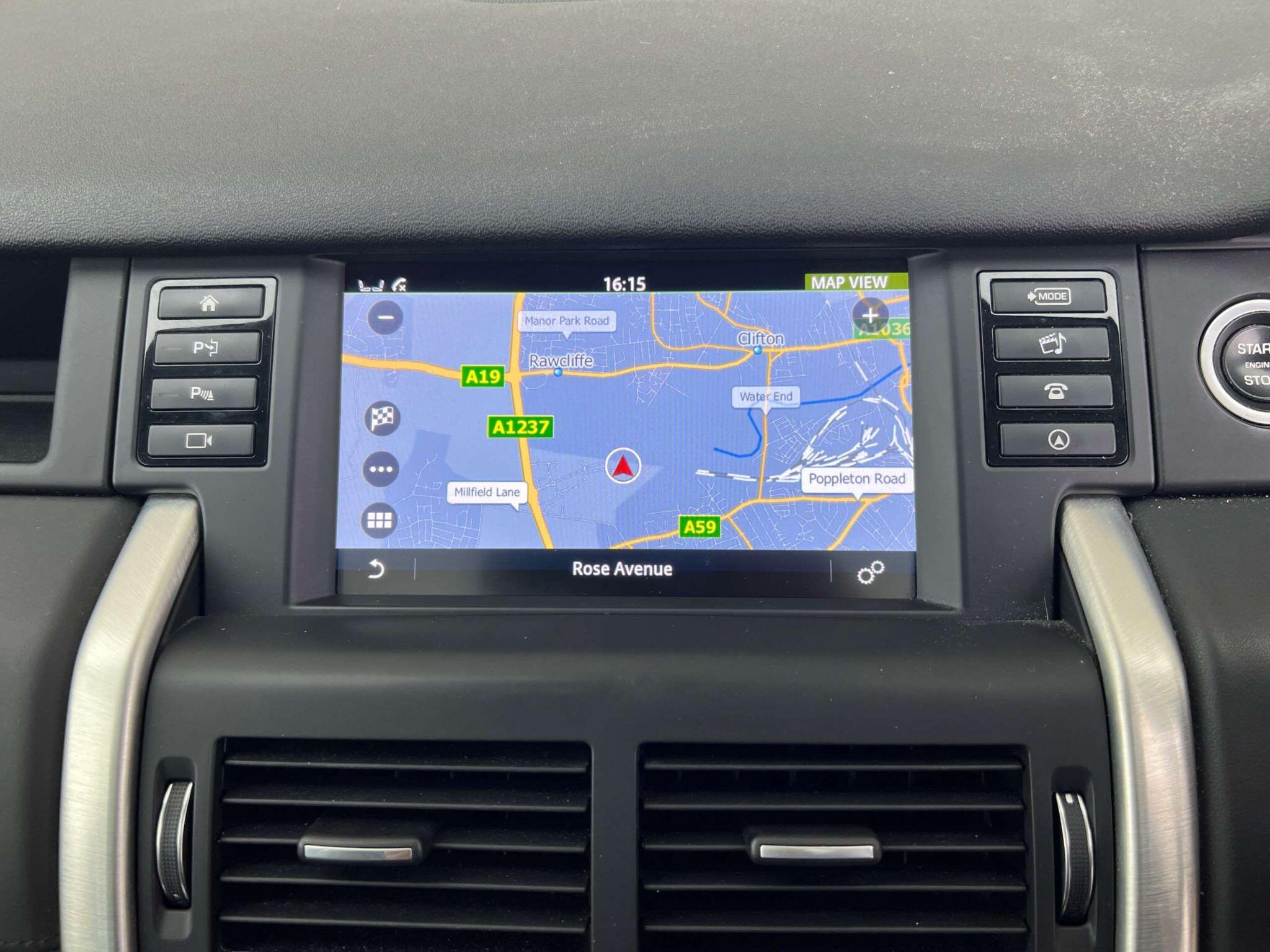 Land Rover Discovery Sport view 38