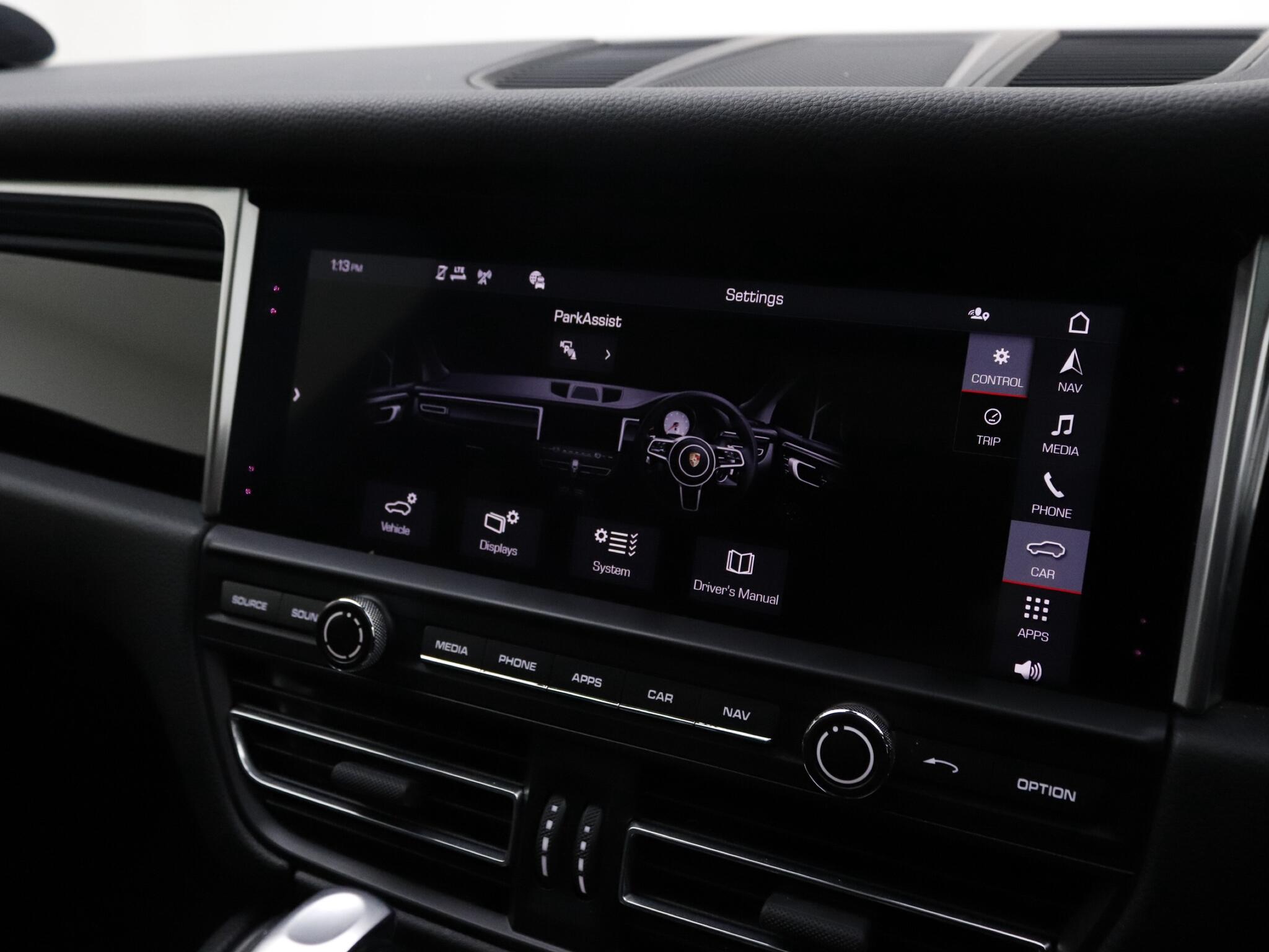 Porsche Macan view 34