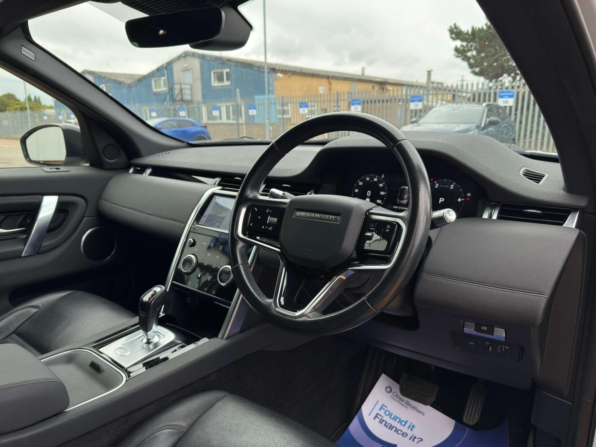 Land Rover Discovery Sport view 14