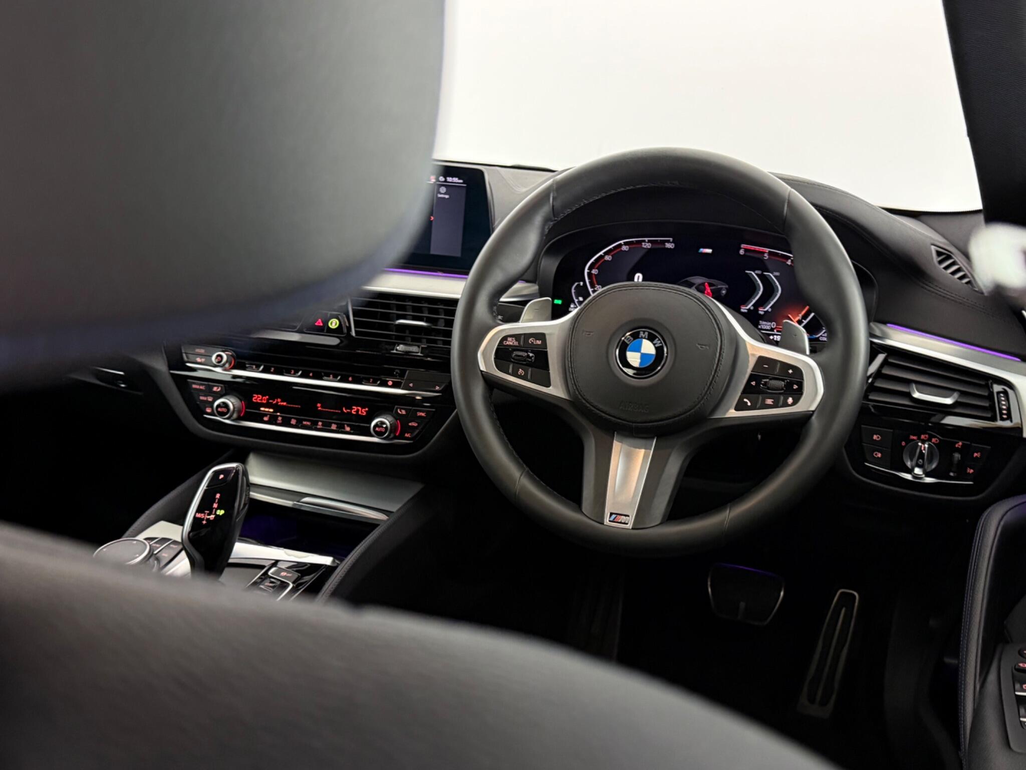 BMW 5 Series view 13