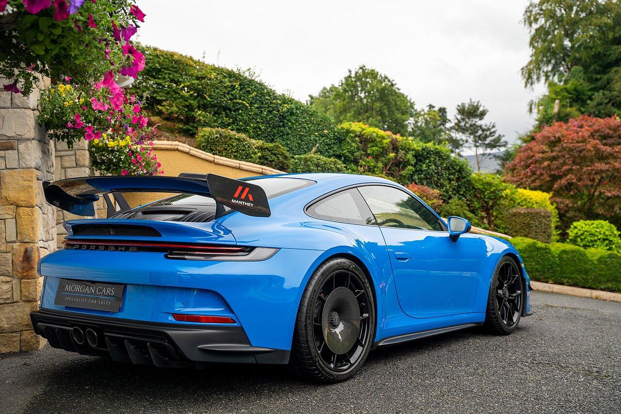 Porsche 911 view 8