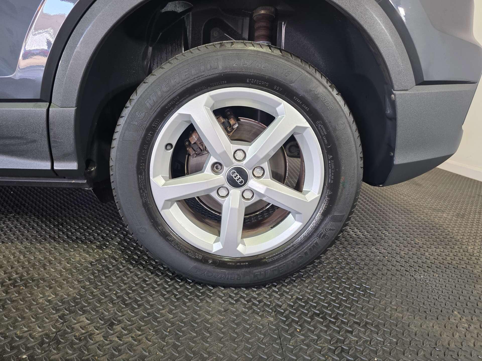 Audi Q2 view 60