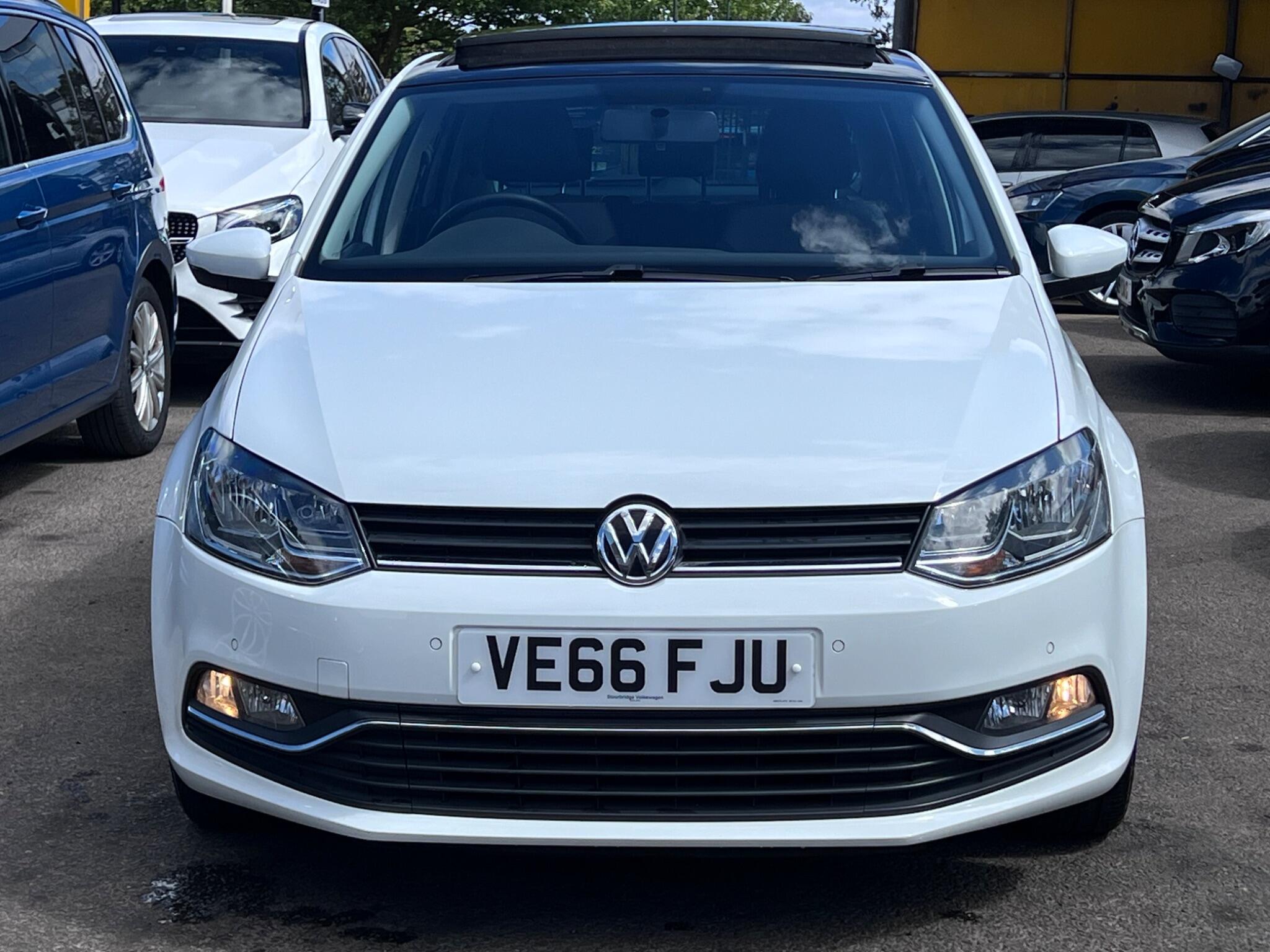 Volkswagen Polo view 3