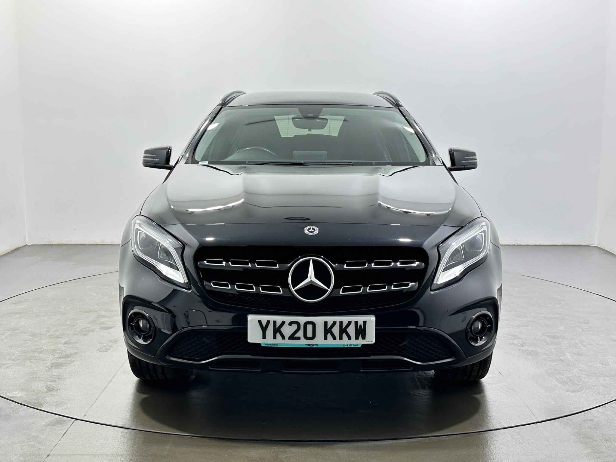 Mercedes-Benz Gla view 3