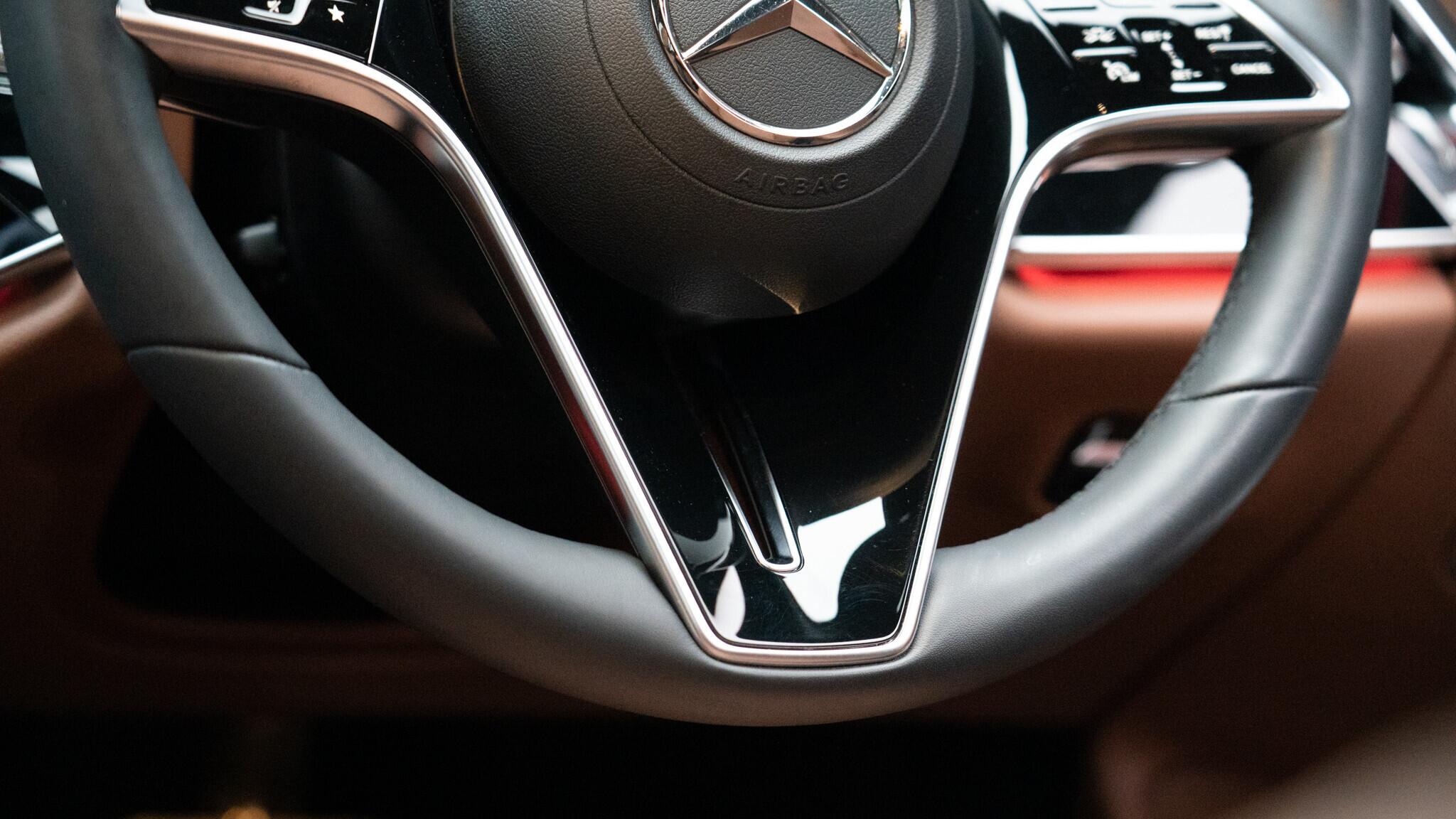Mercedes-Benz E-Class view 19