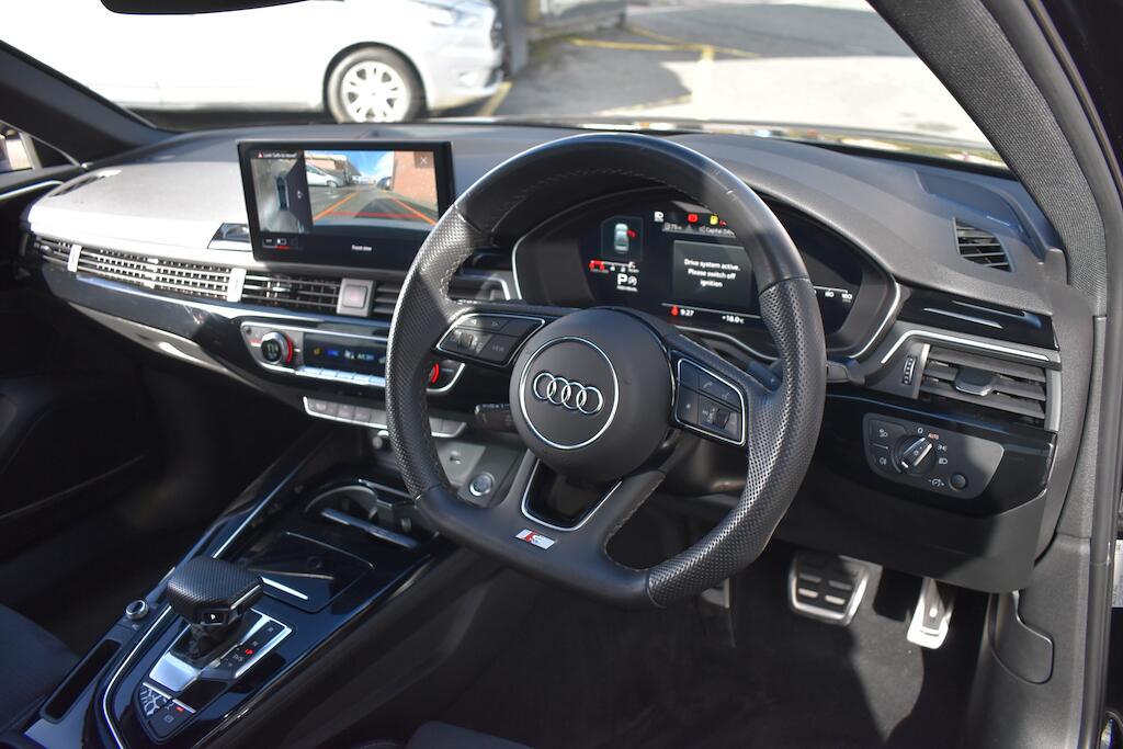 Audi A4 view 10
