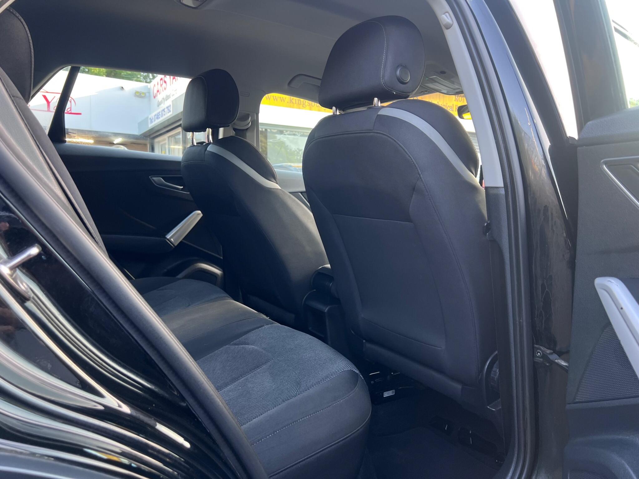 Audi Q2 view 36