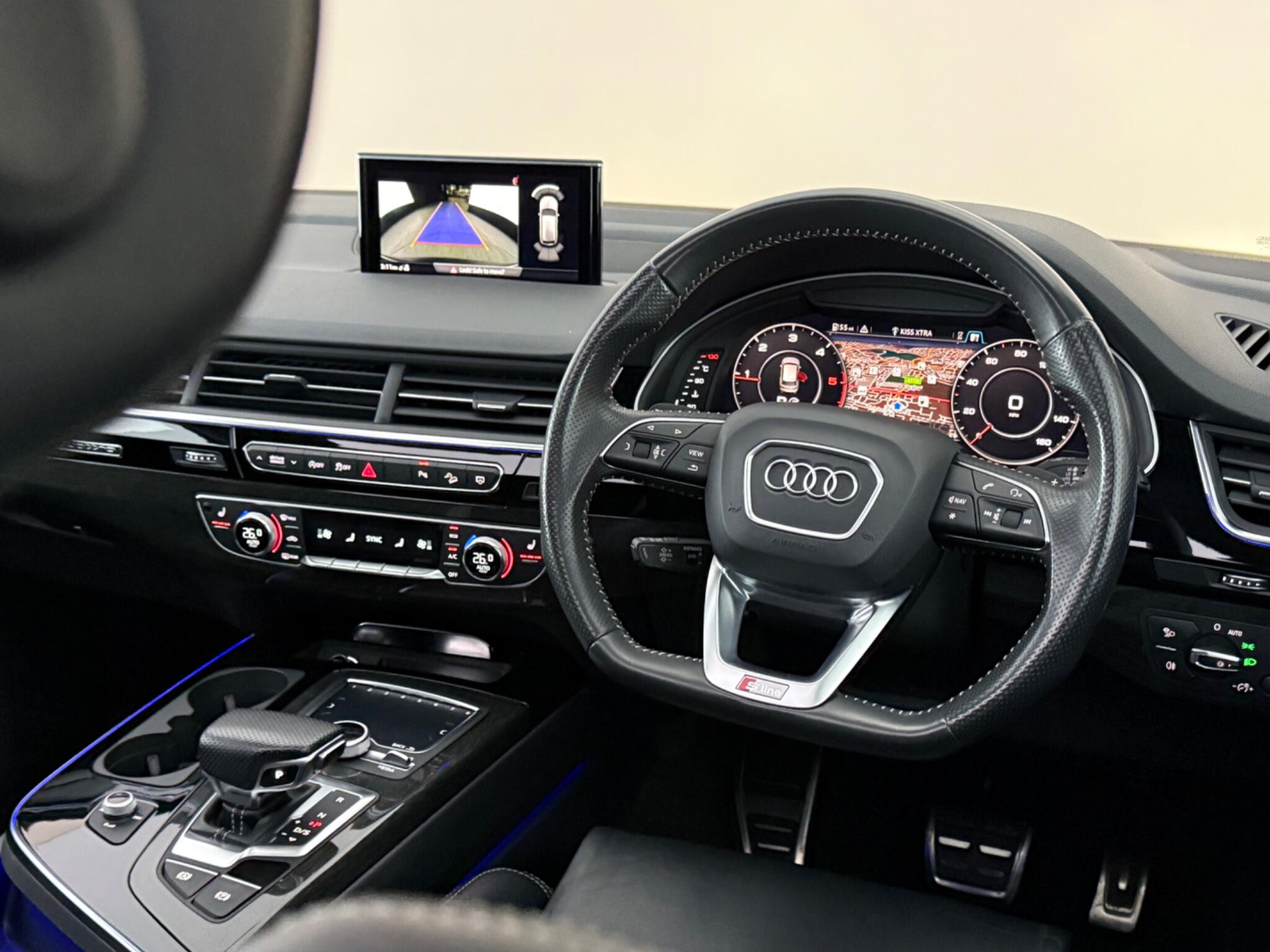 Audi Q7 view 3