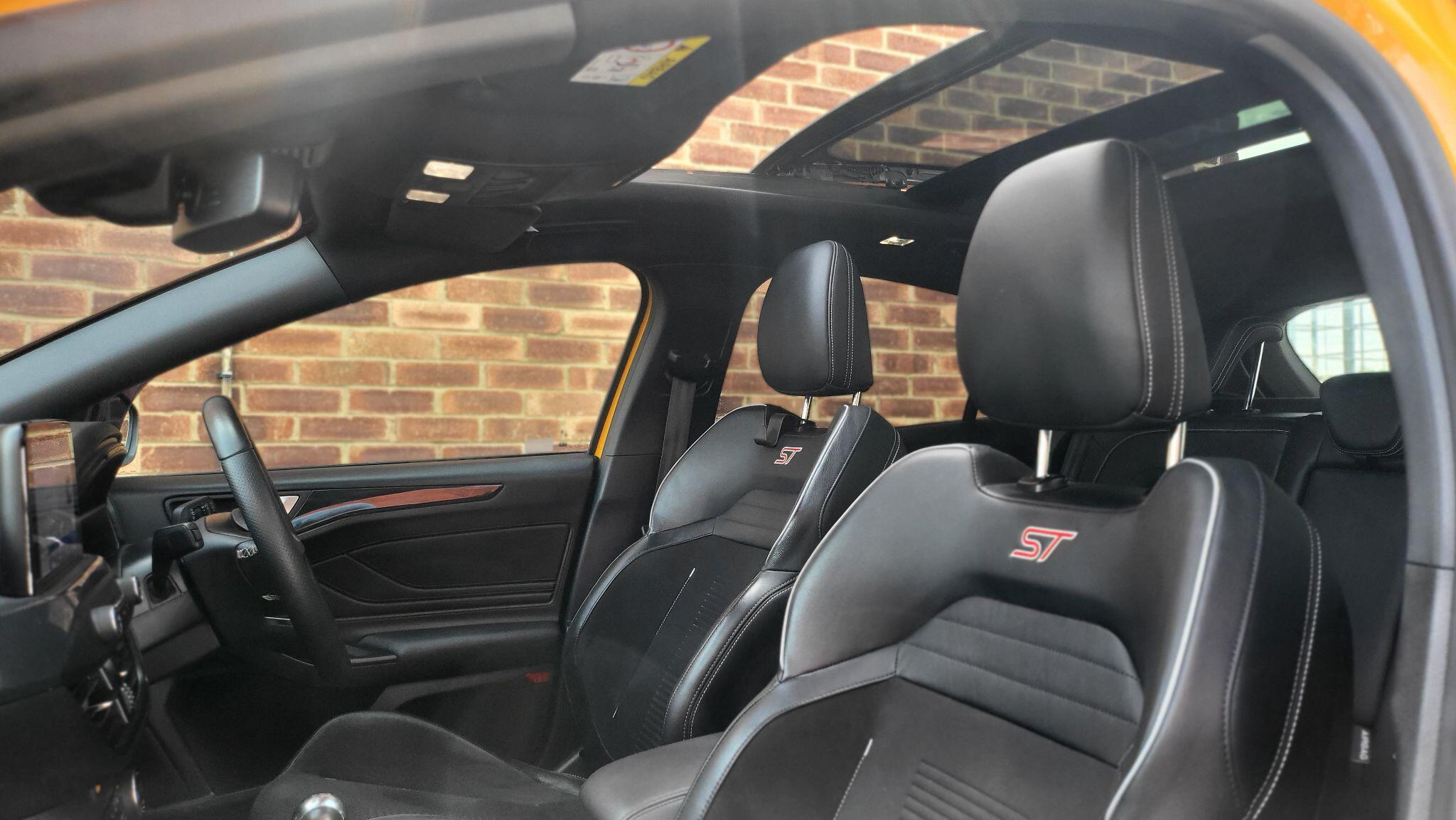 Ford Focus view 2