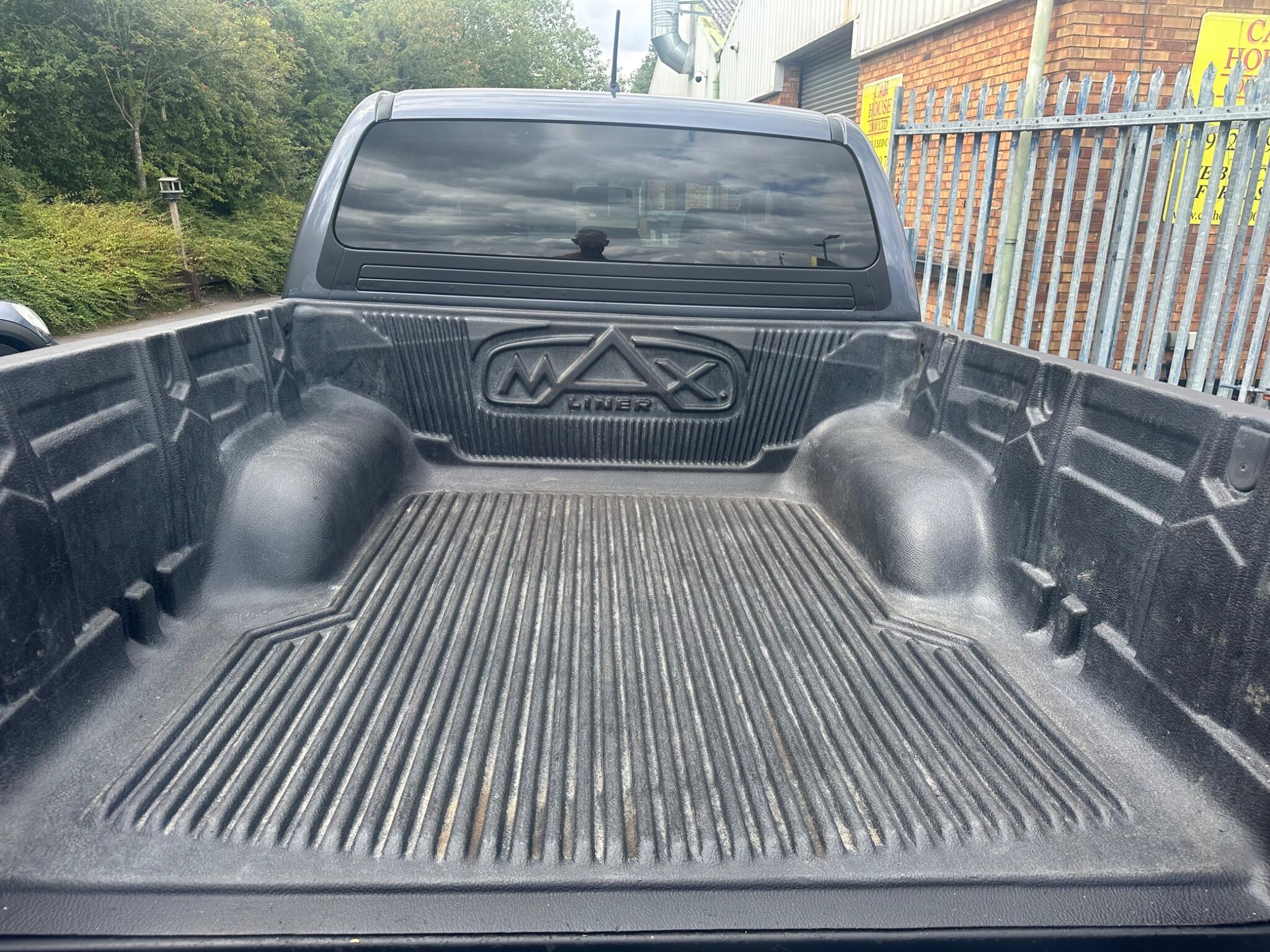 Toyota Hilux view 43