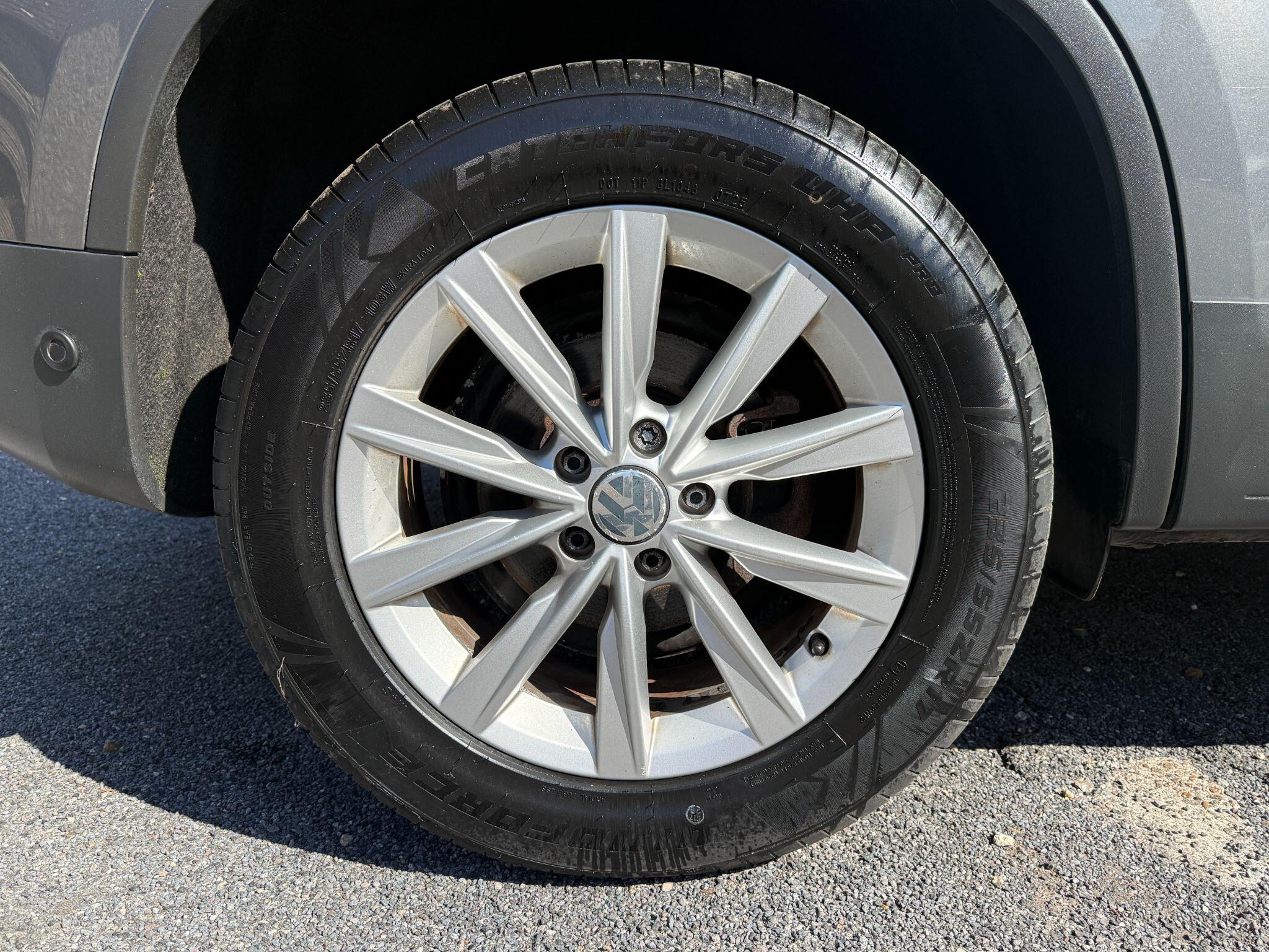 Volkswagen Tiguan view 11