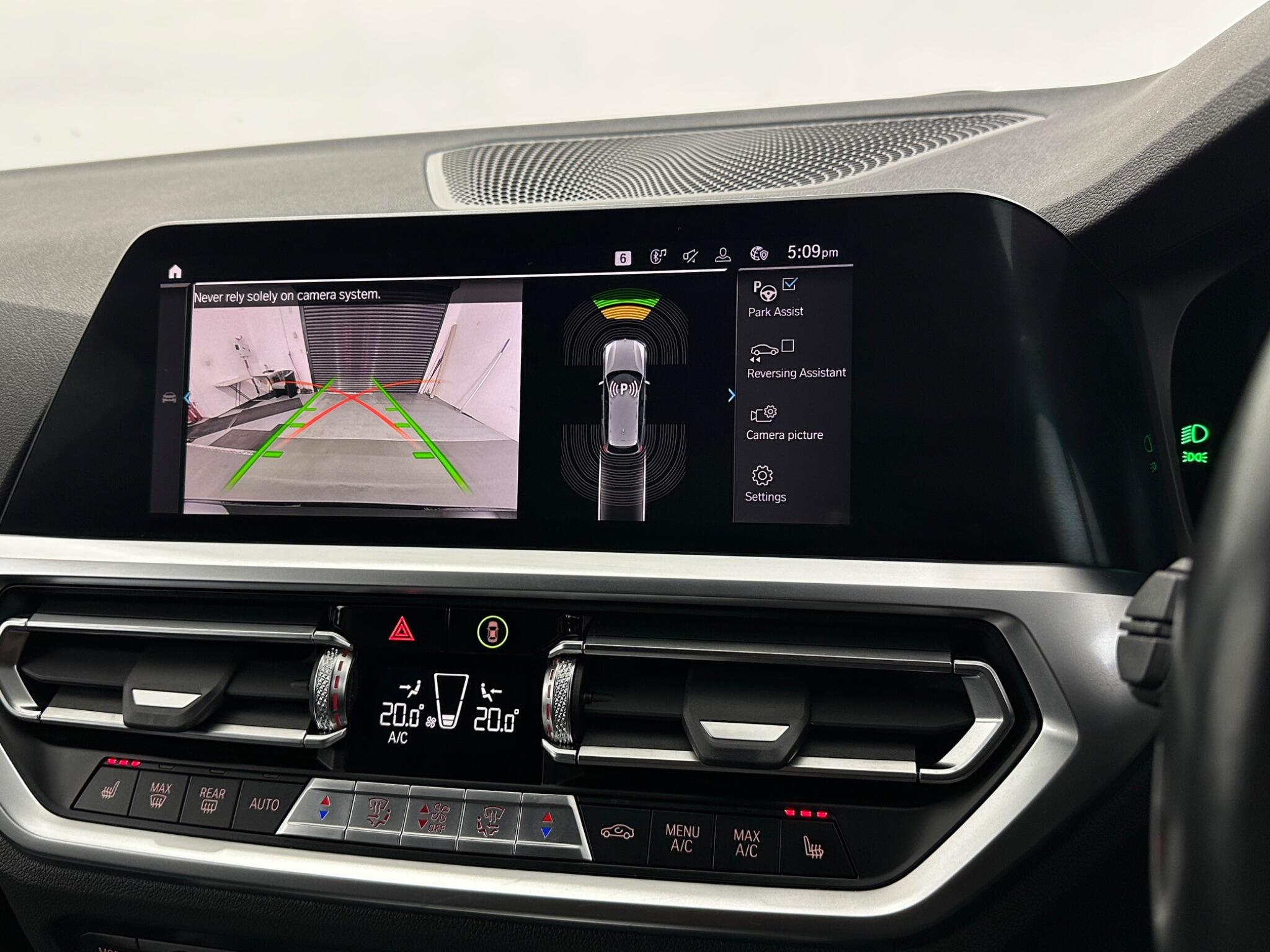 BMW 3 Series view 23
