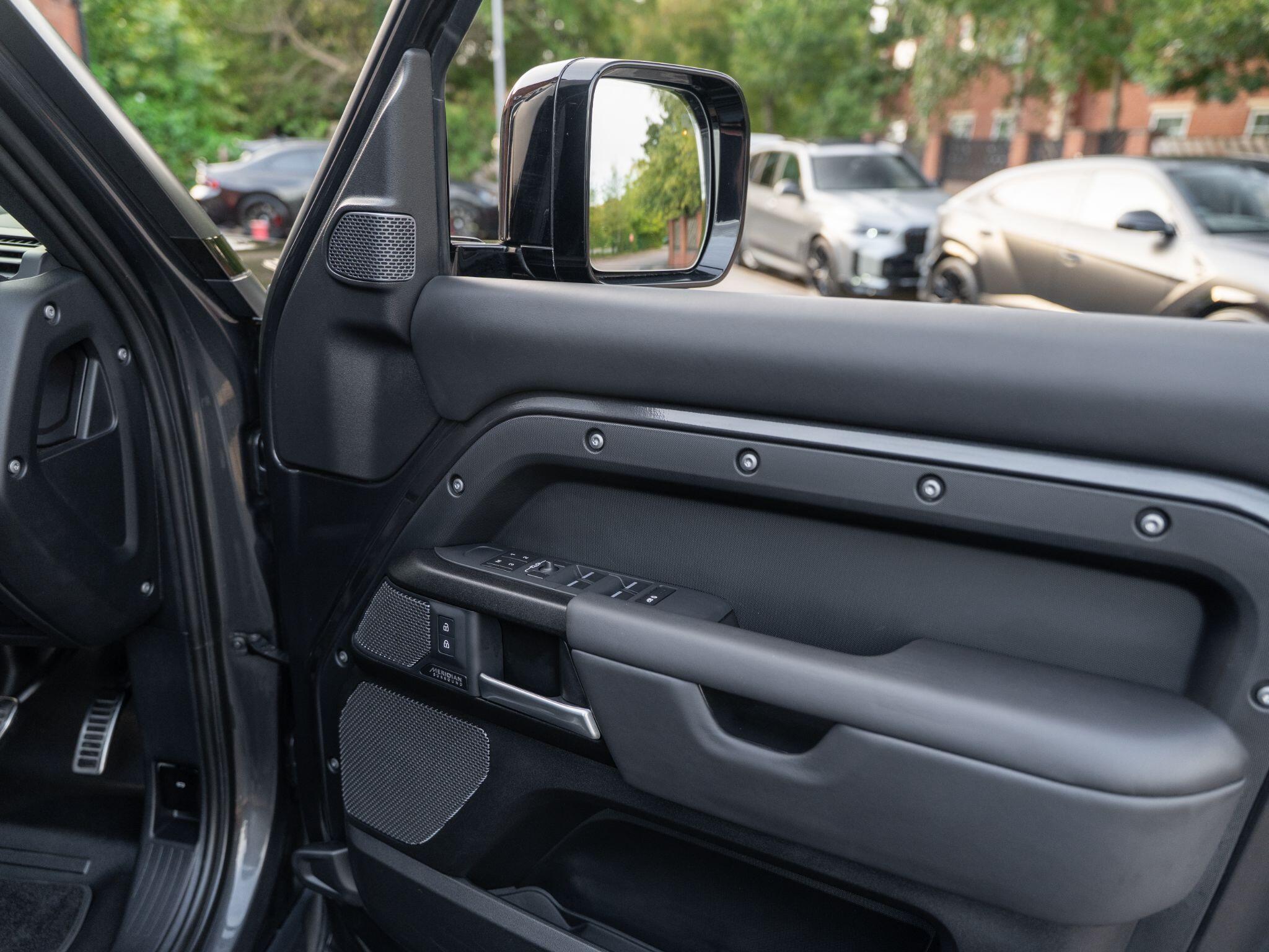 Land Rover Defender view 49