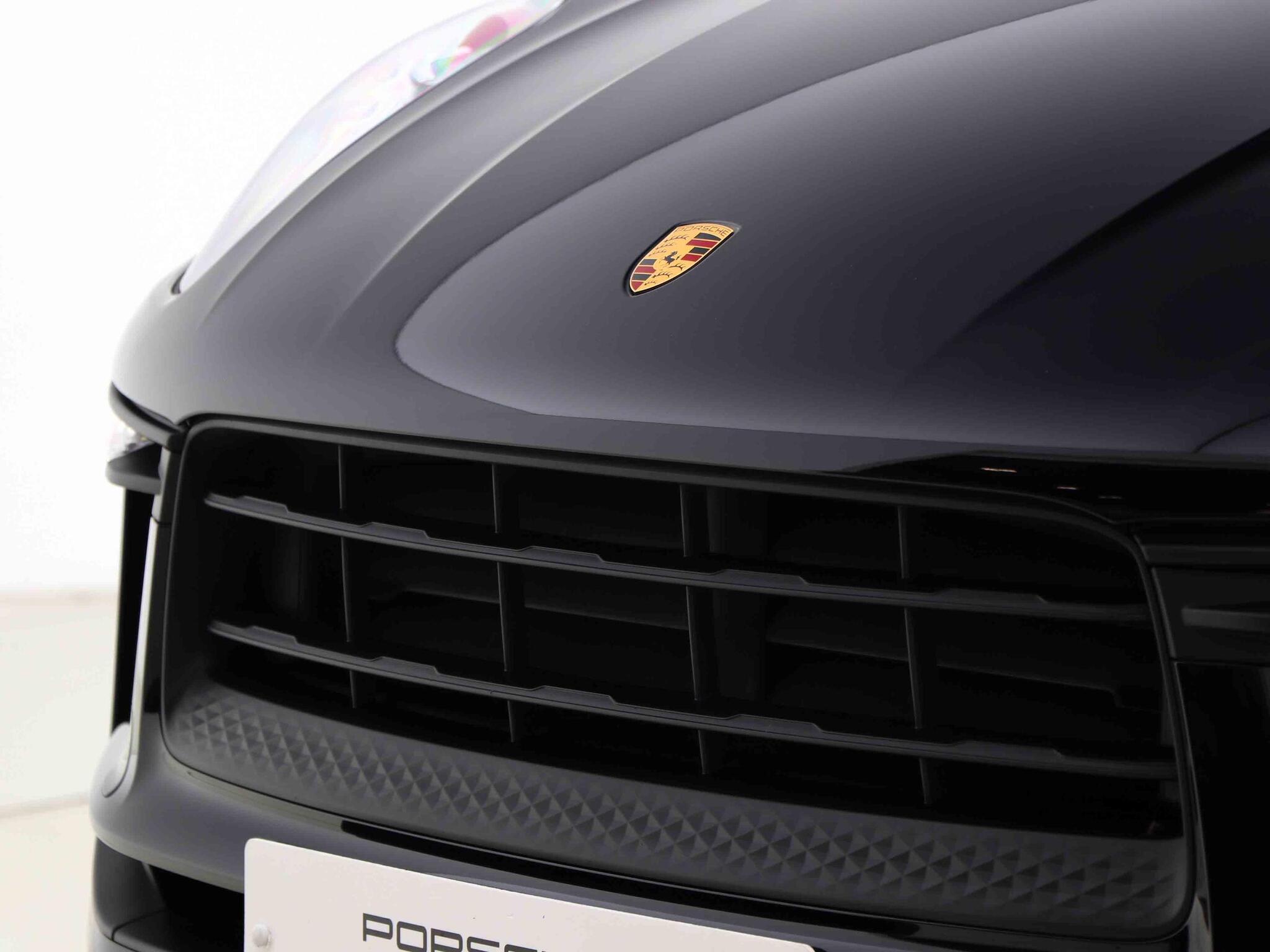 Porsche Macan view 15