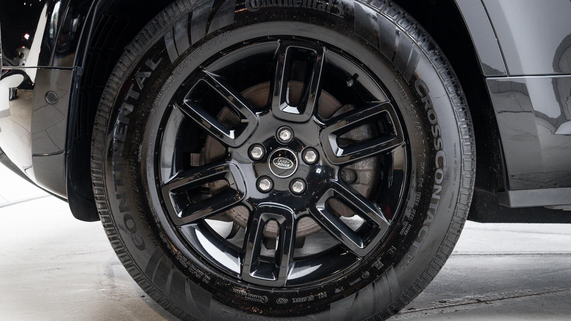 Land Rover Defender view 9