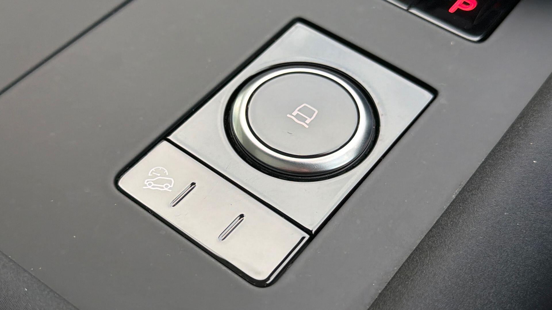 Land Rover Discovery view 34