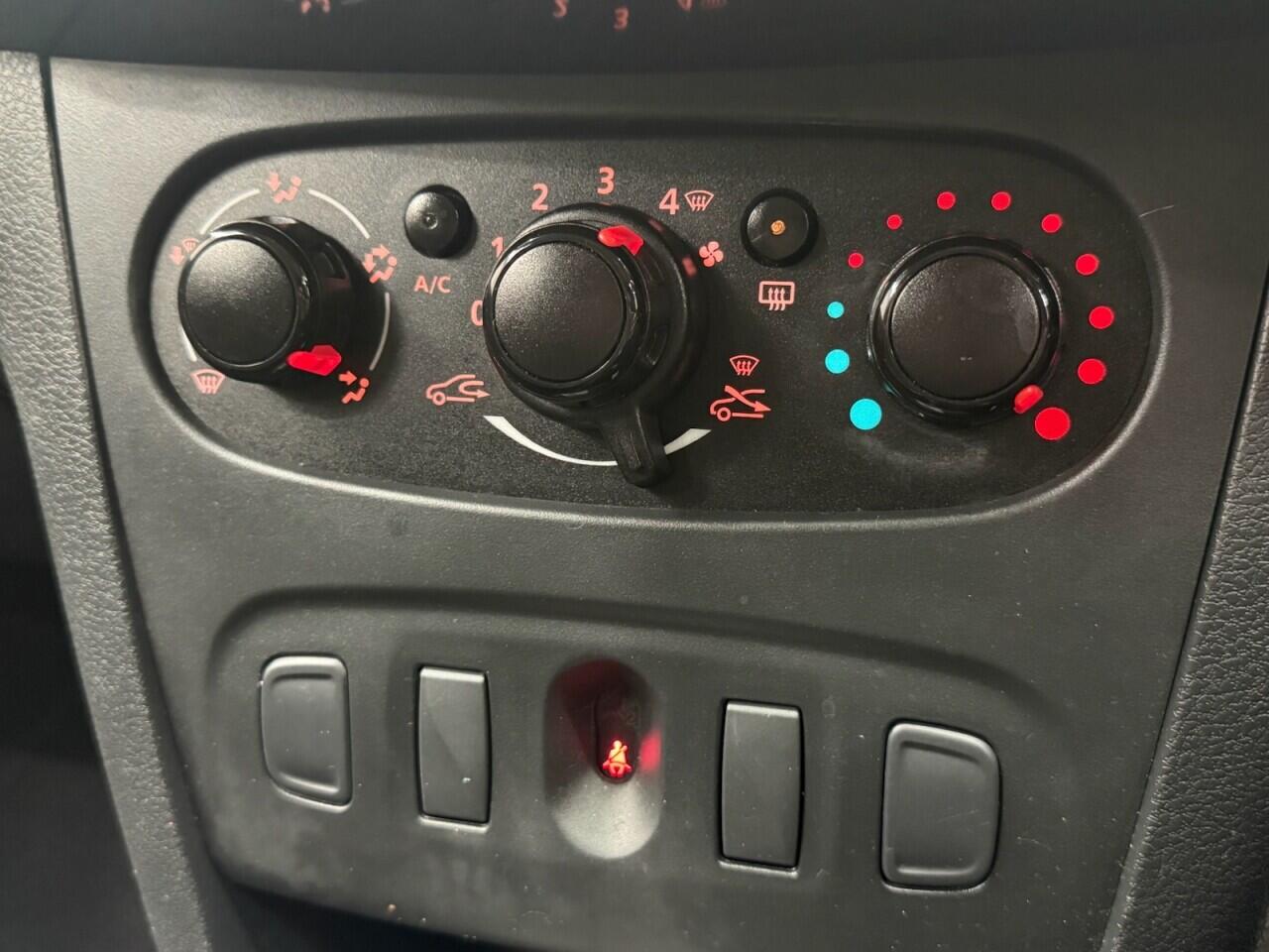 Dacia Sandero view 14
