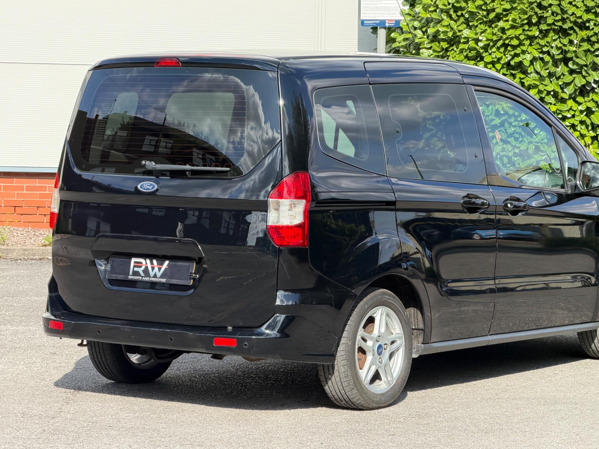 Ford Tourneo Courier view 39